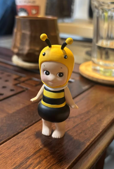 Bee X Sonny angel custom pre order (2-3 weeks )