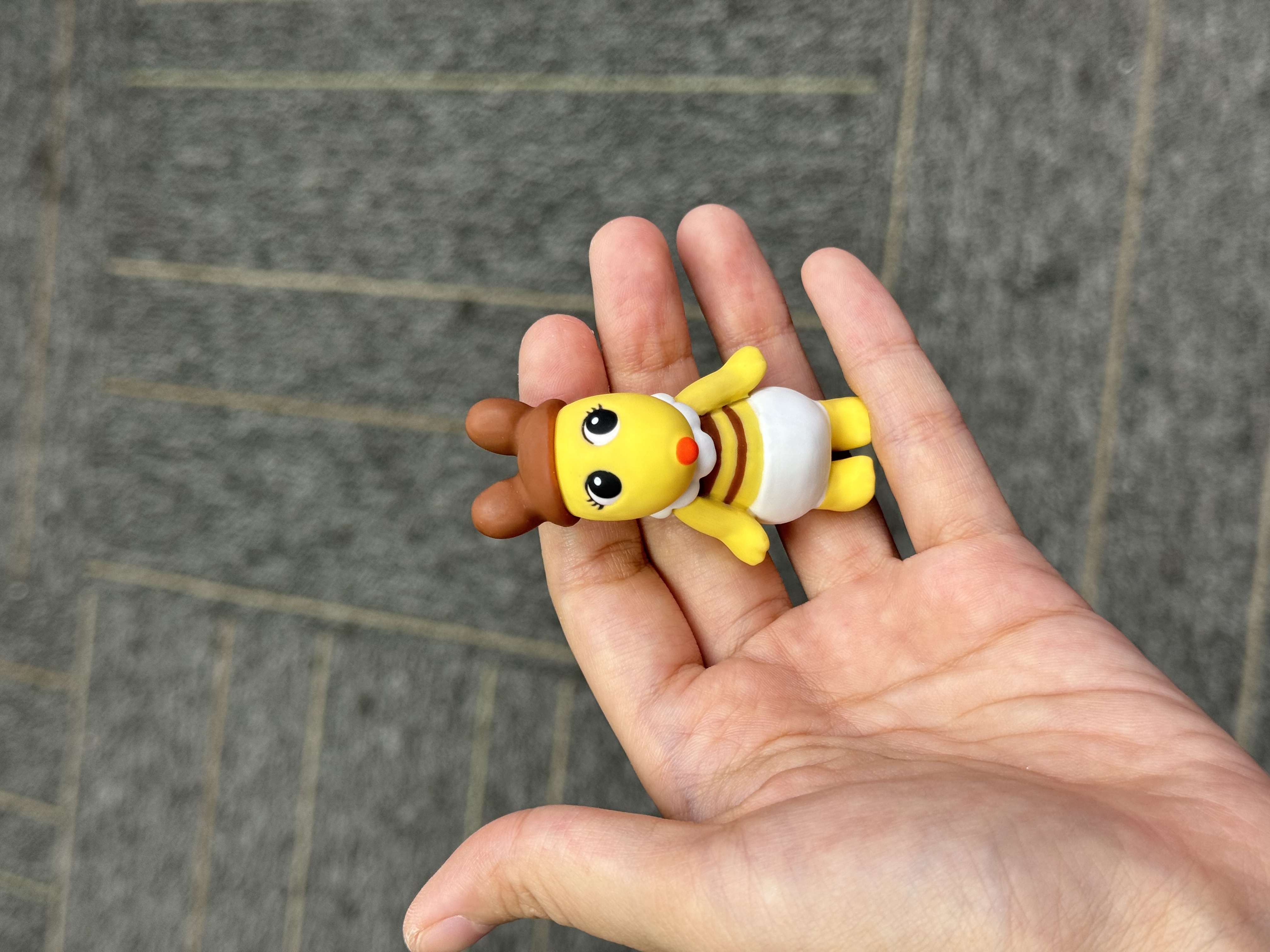 sonny angel customize robby bee -preorder 2-3 weeks