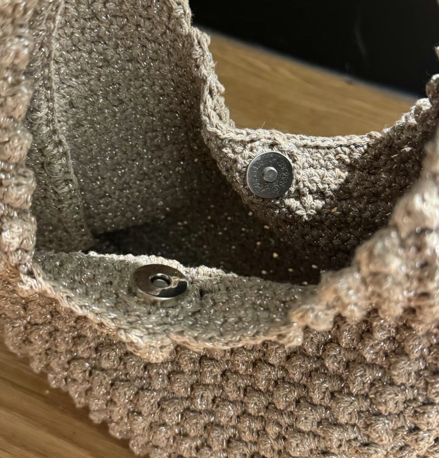 Shiny woven bag
