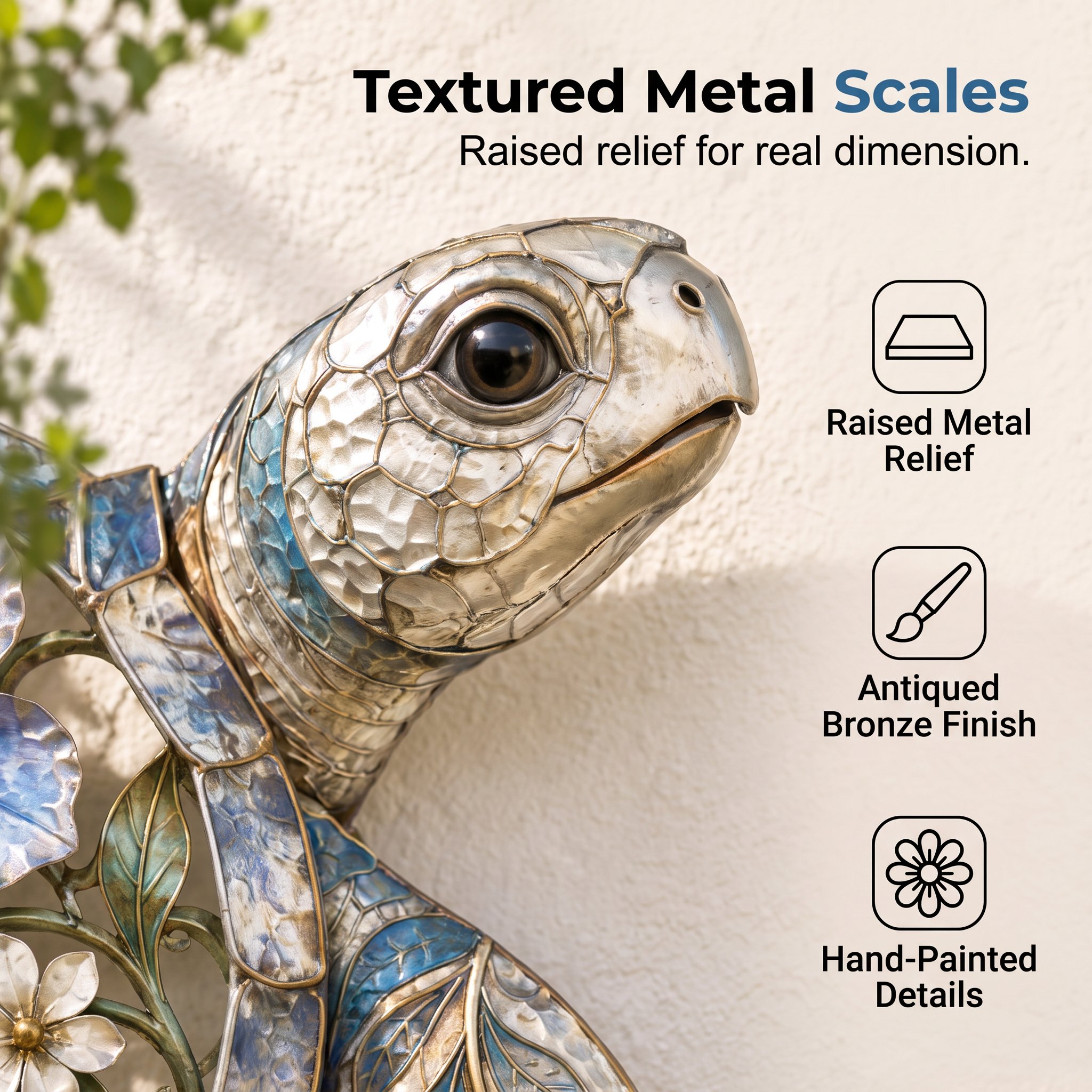 Detail van getextureerde metalen schubben en geëmailleerde kleuren — close-up van het reliëf