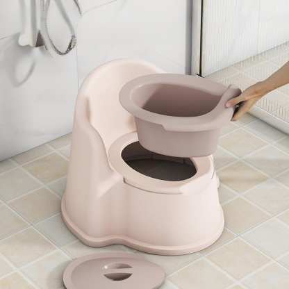 Gyermekeknek készült kis méretű WC