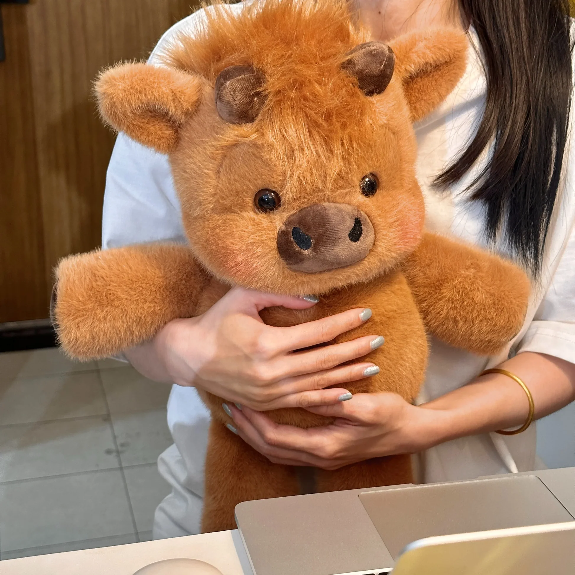 Cute Running Scottish Highland Cow Stuffed Animal（Size: H 16.5" / H 42cm）