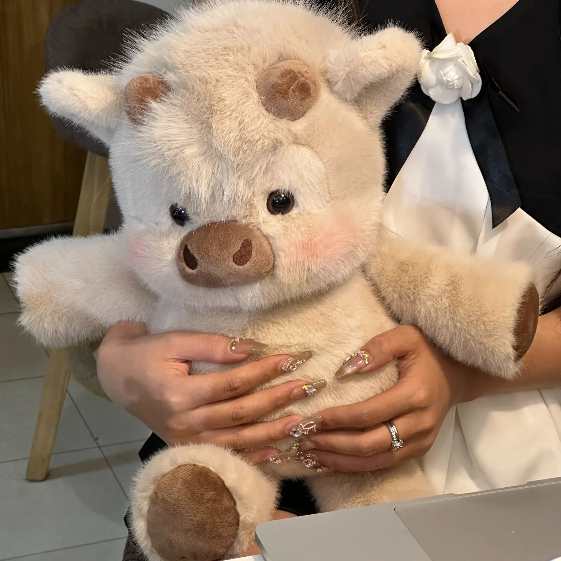 Cute Running Scottish Highland Cow Stuffed Animal（Size: H 16.5" / H 42cm）