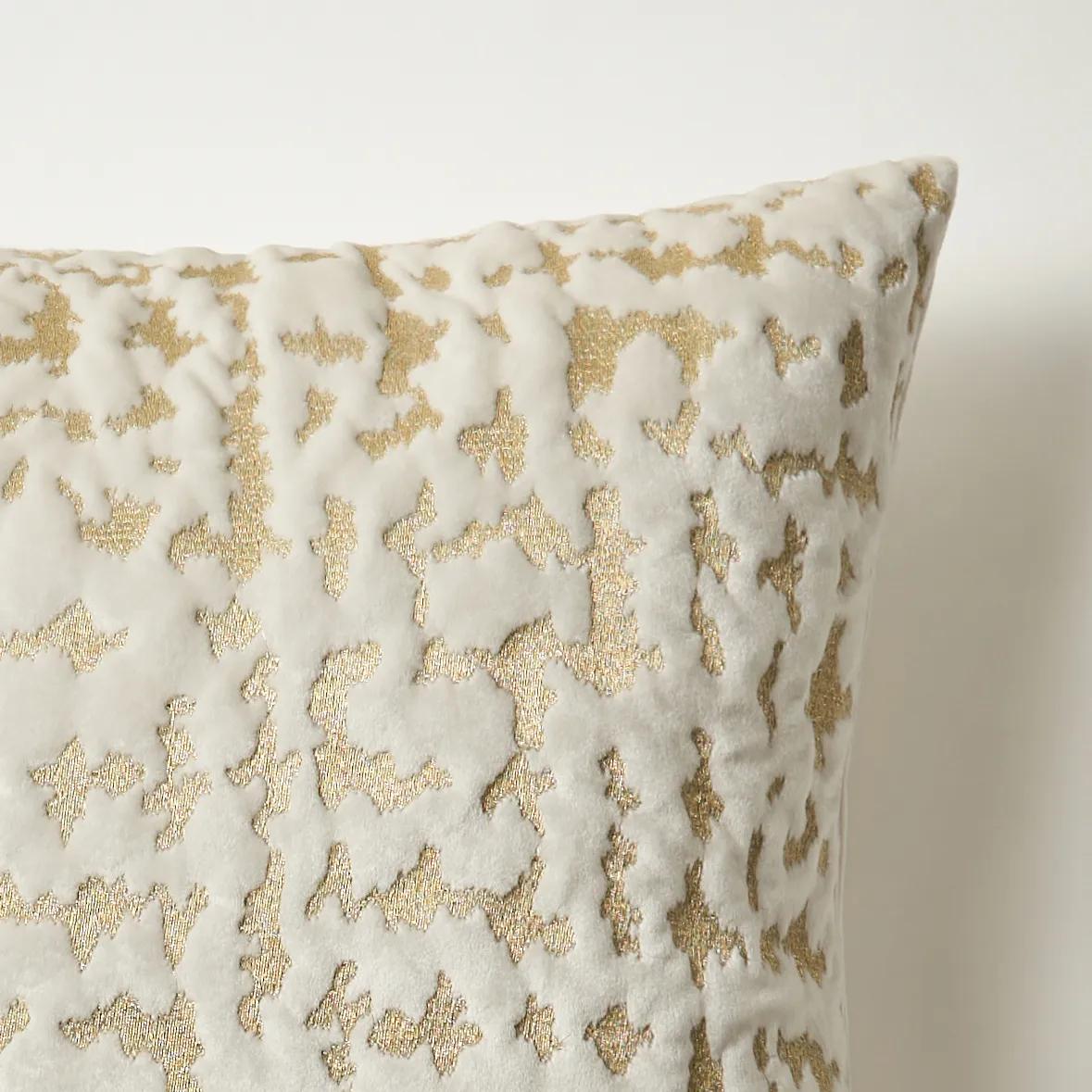 Solenne Pillow 22"