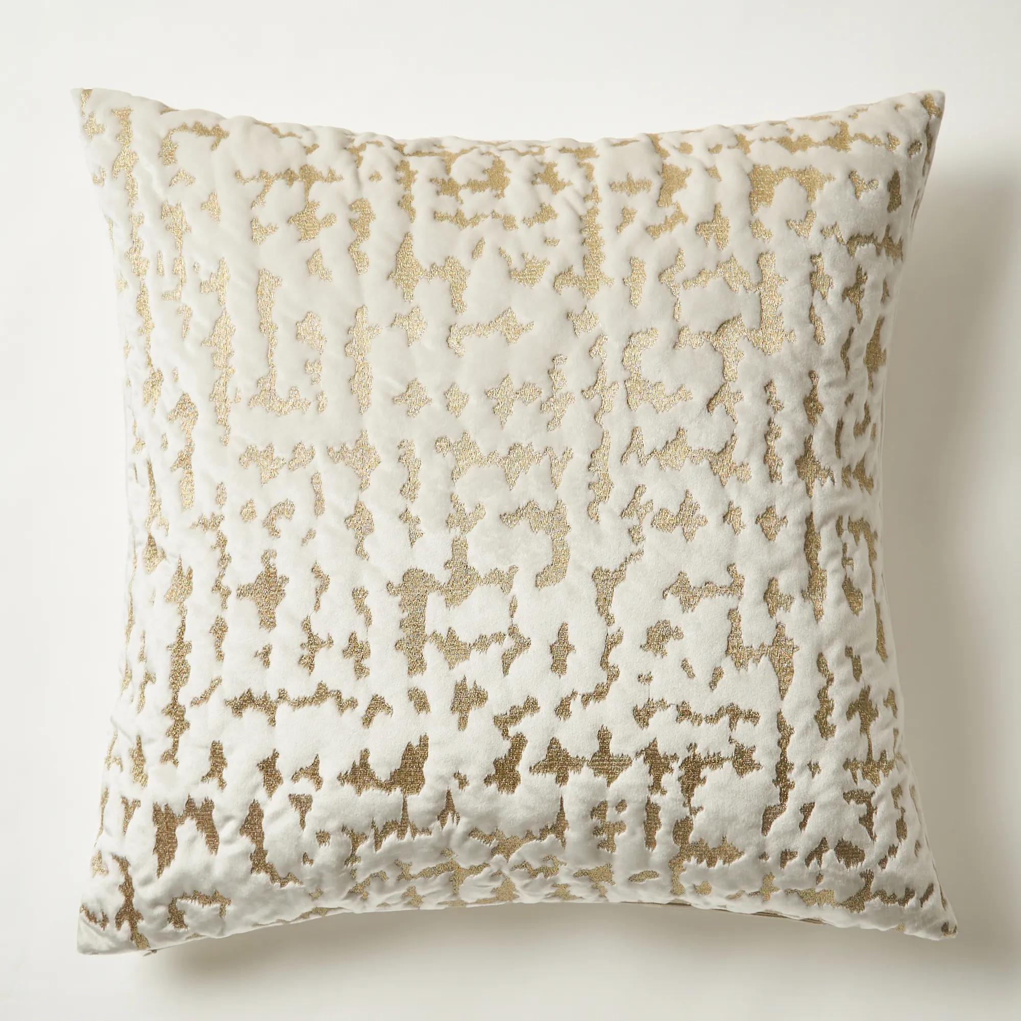 Solenne Pillow 22"