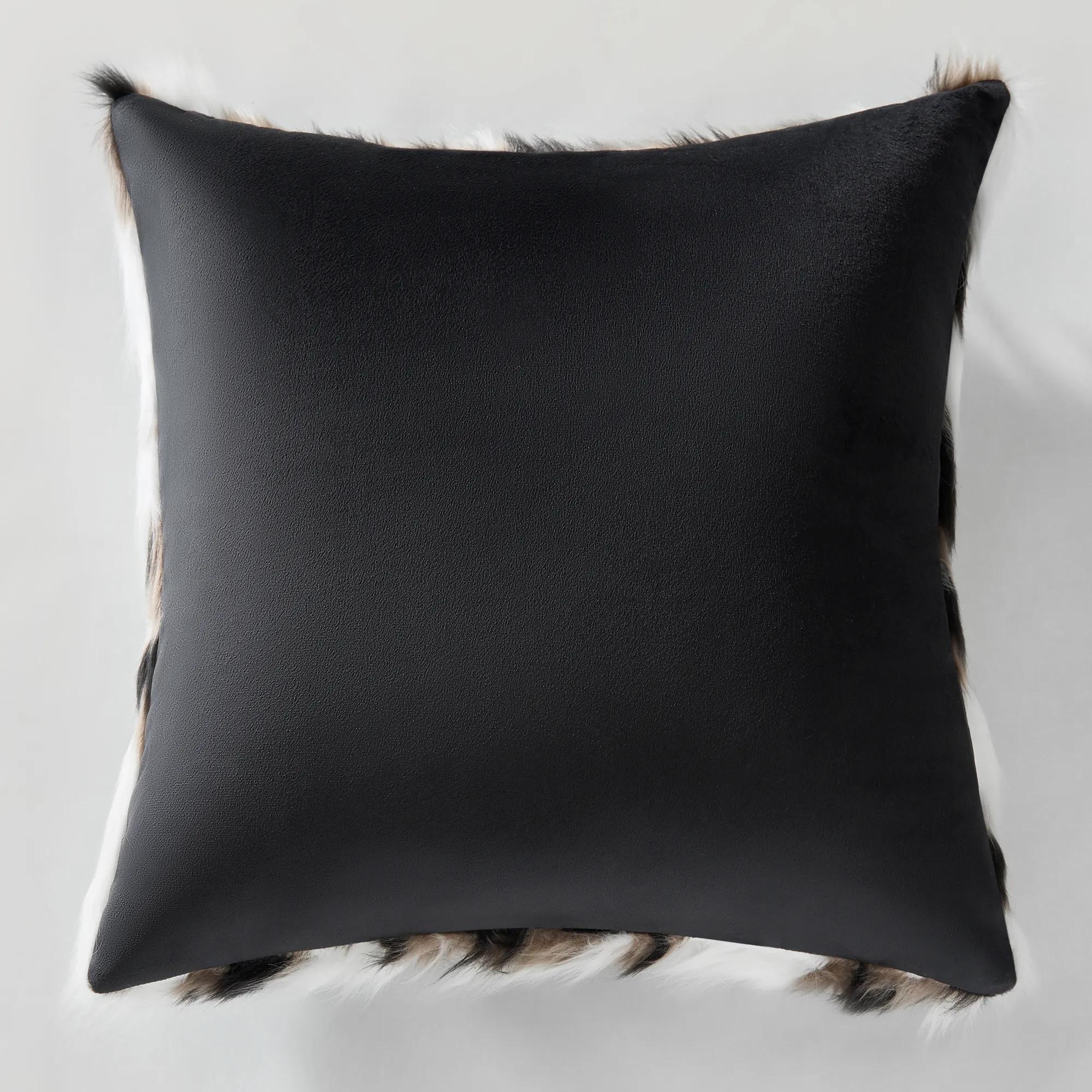 Neve Pillow 18"