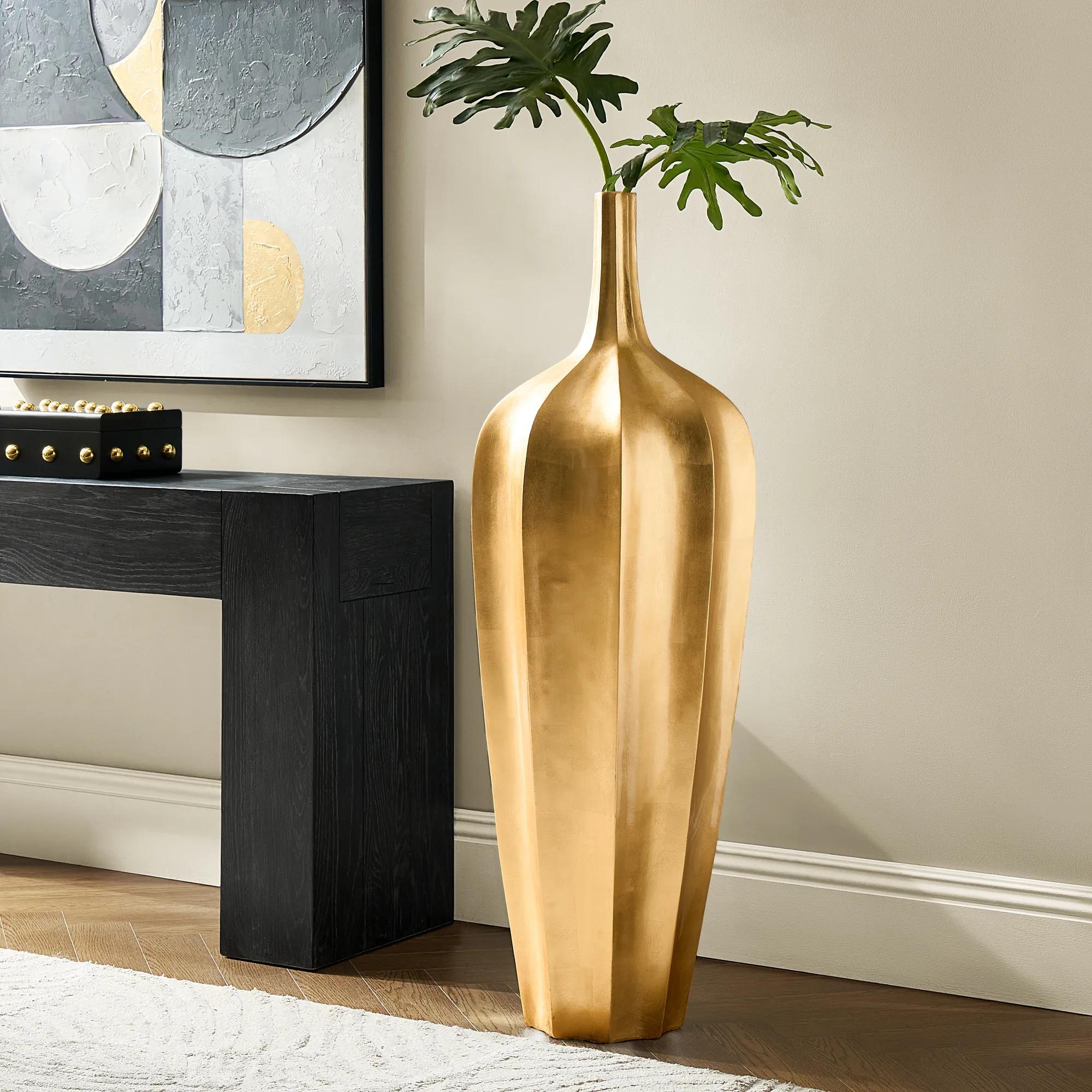 Accolade Vase