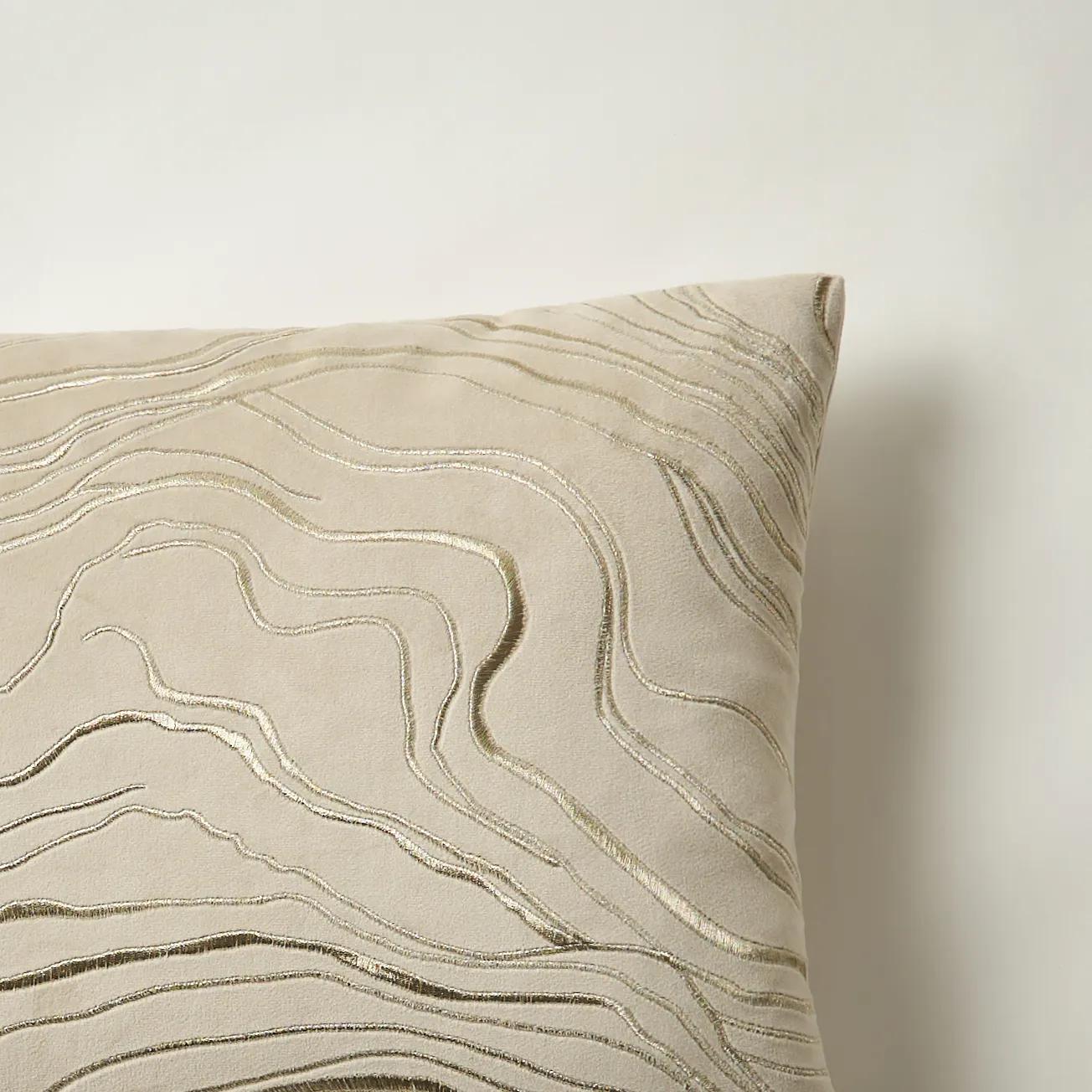 Swirl Lumbar 14" x 20"