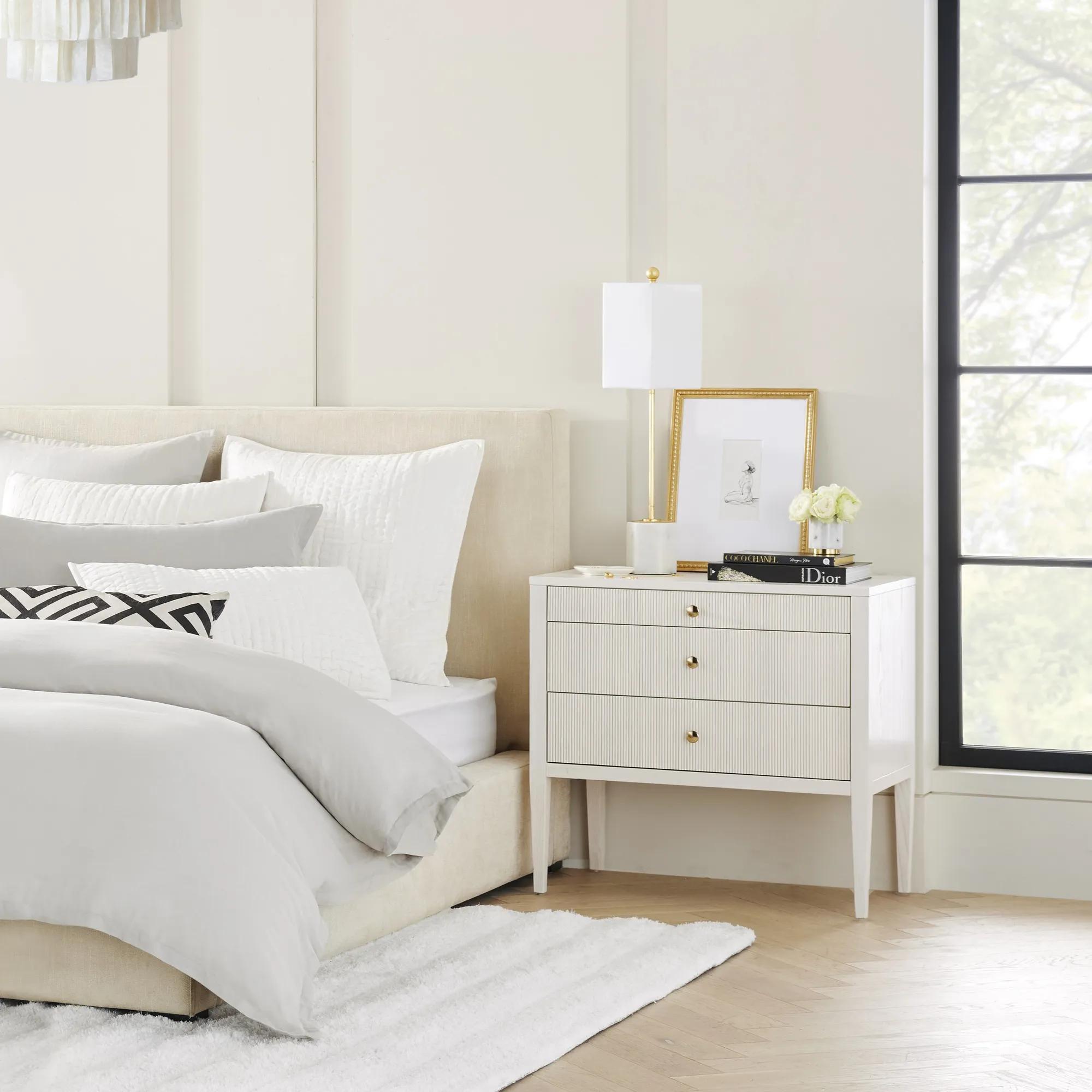 Viola Nightstand