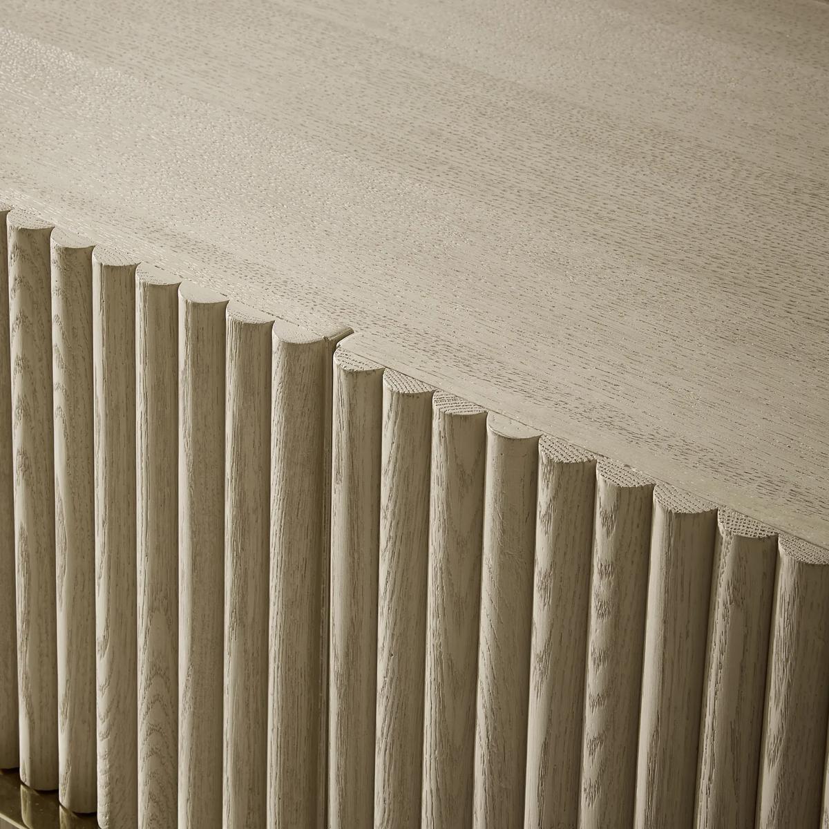 Stria Dresser