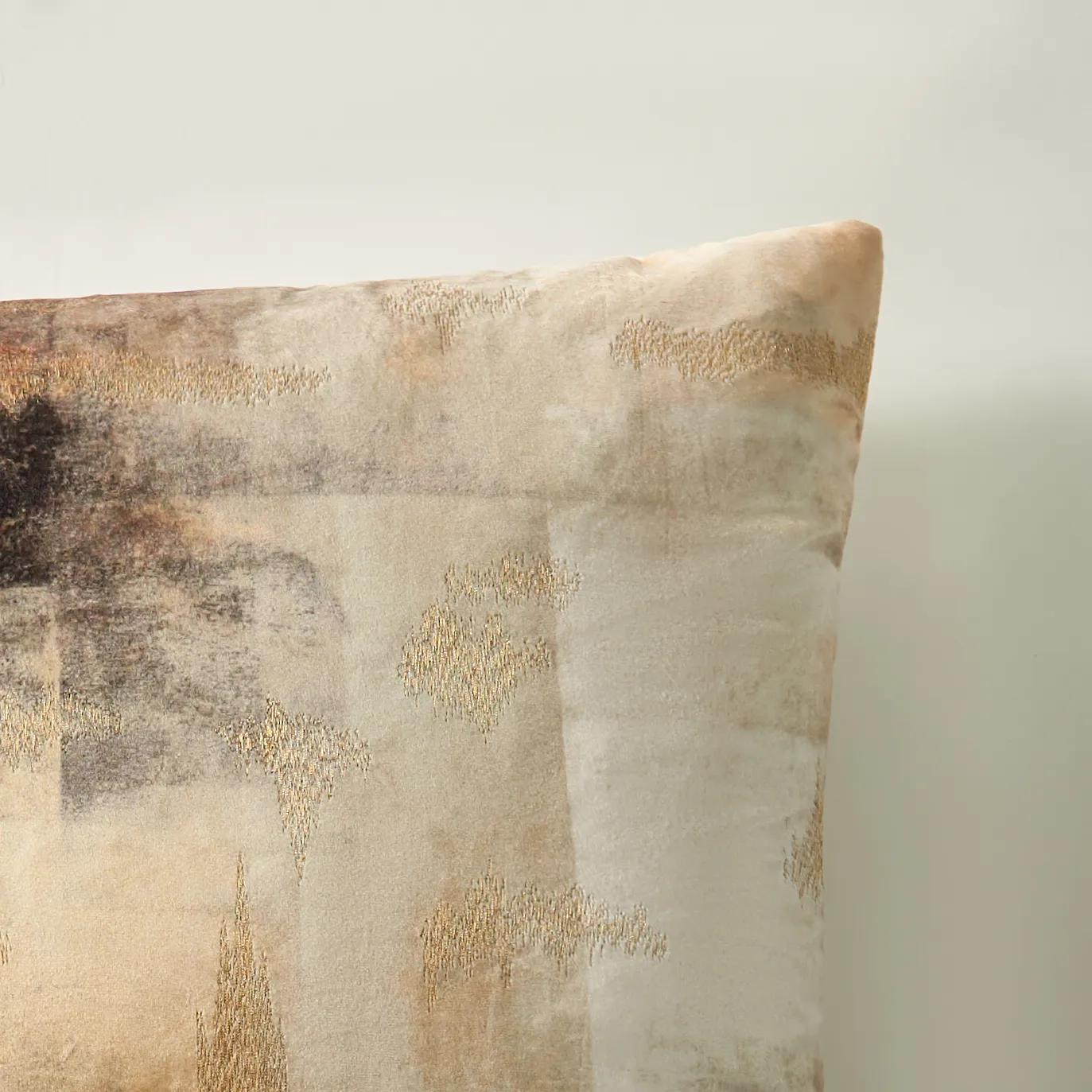 Riya Pillow 24"