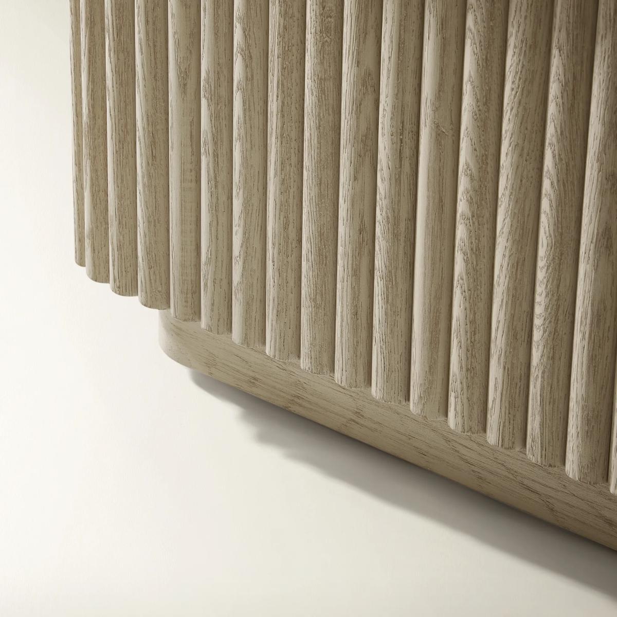 Stria Dresser