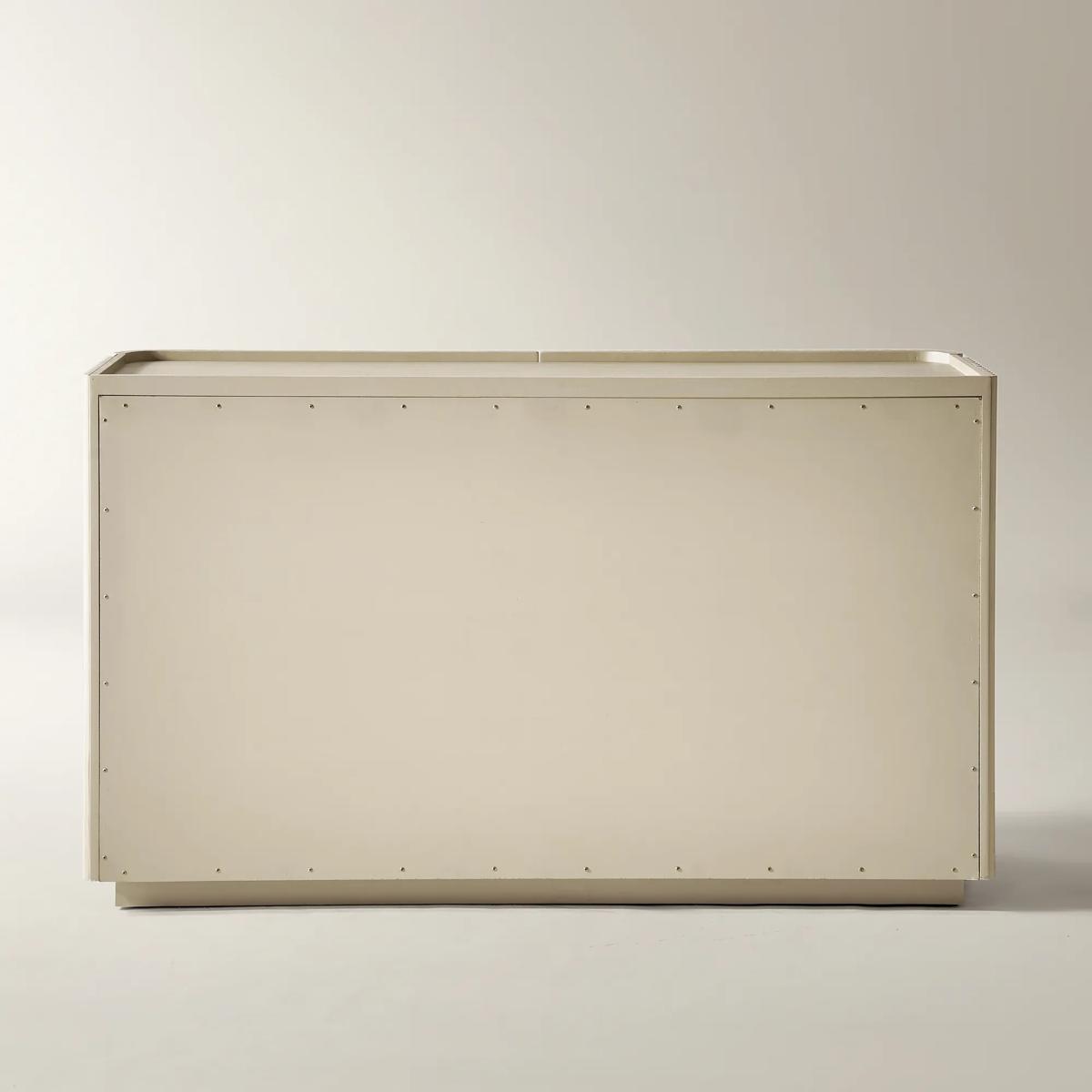 Stria Dresser