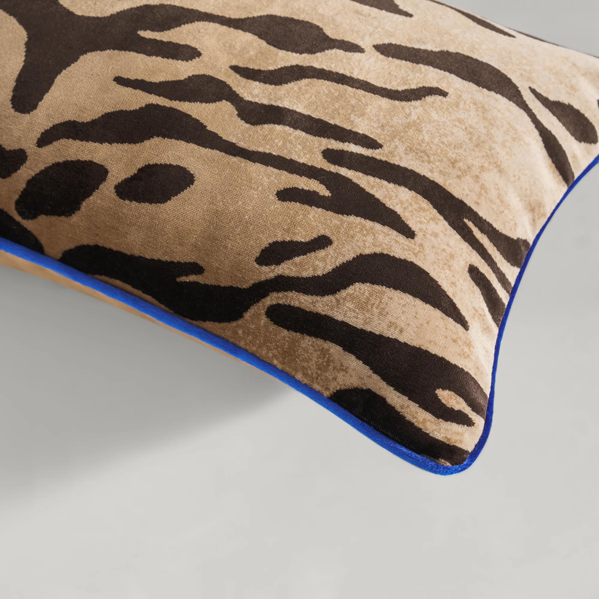 Bronze Tiger Lumbar 12" X 20" - Blue Piping