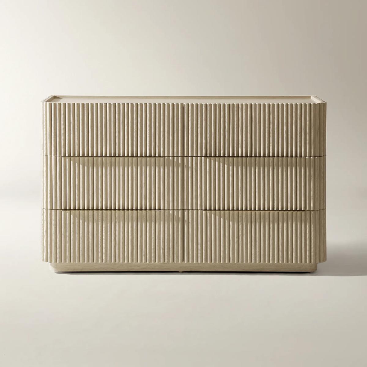 Stria Dresser