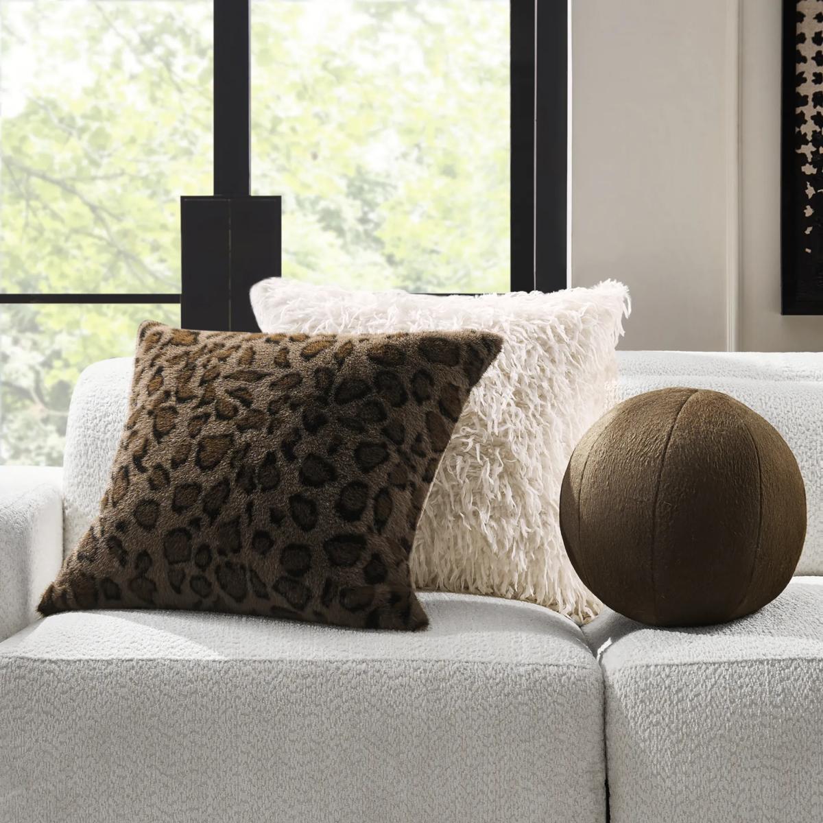 Nyx Faux Fur Pillow 22"