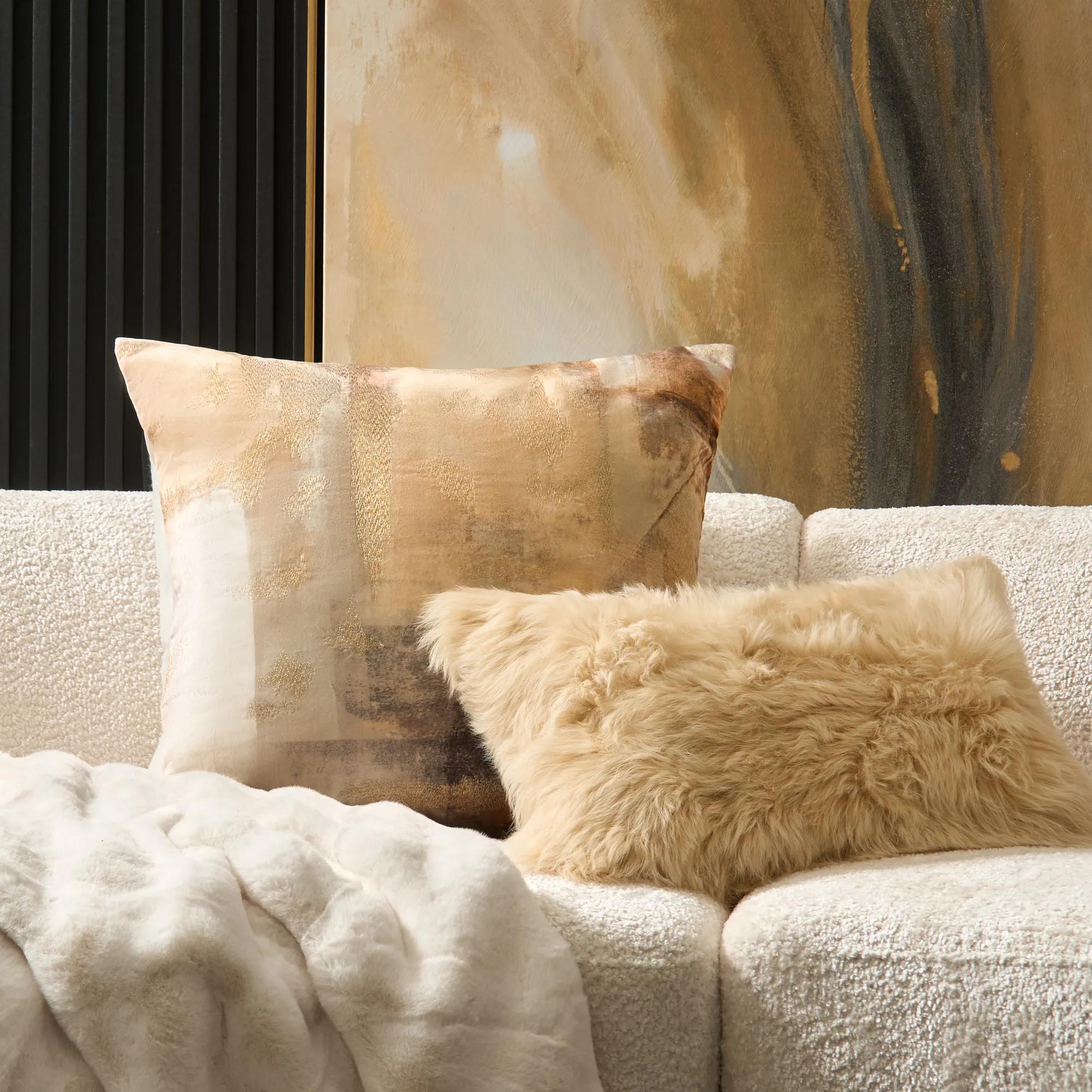 Riya Pillow 24"