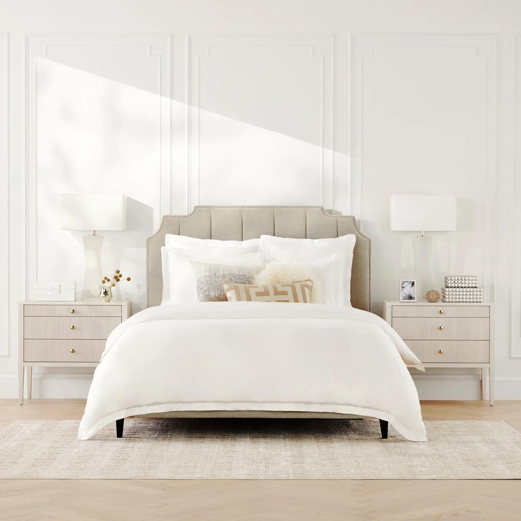 Viola Nightstand