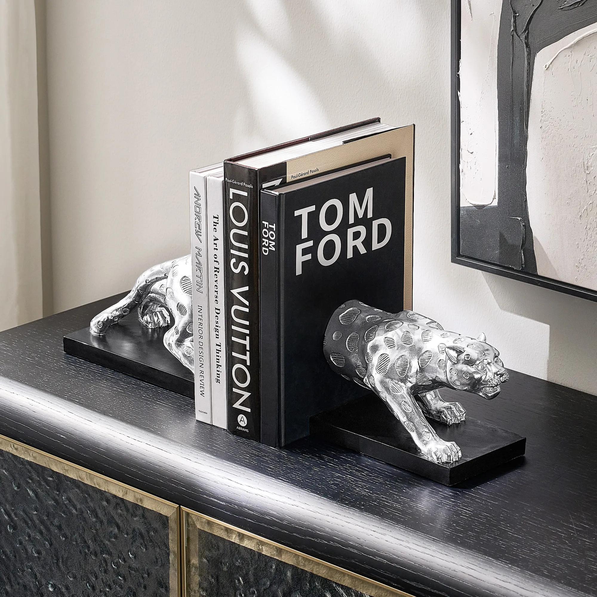 Pose Bookends