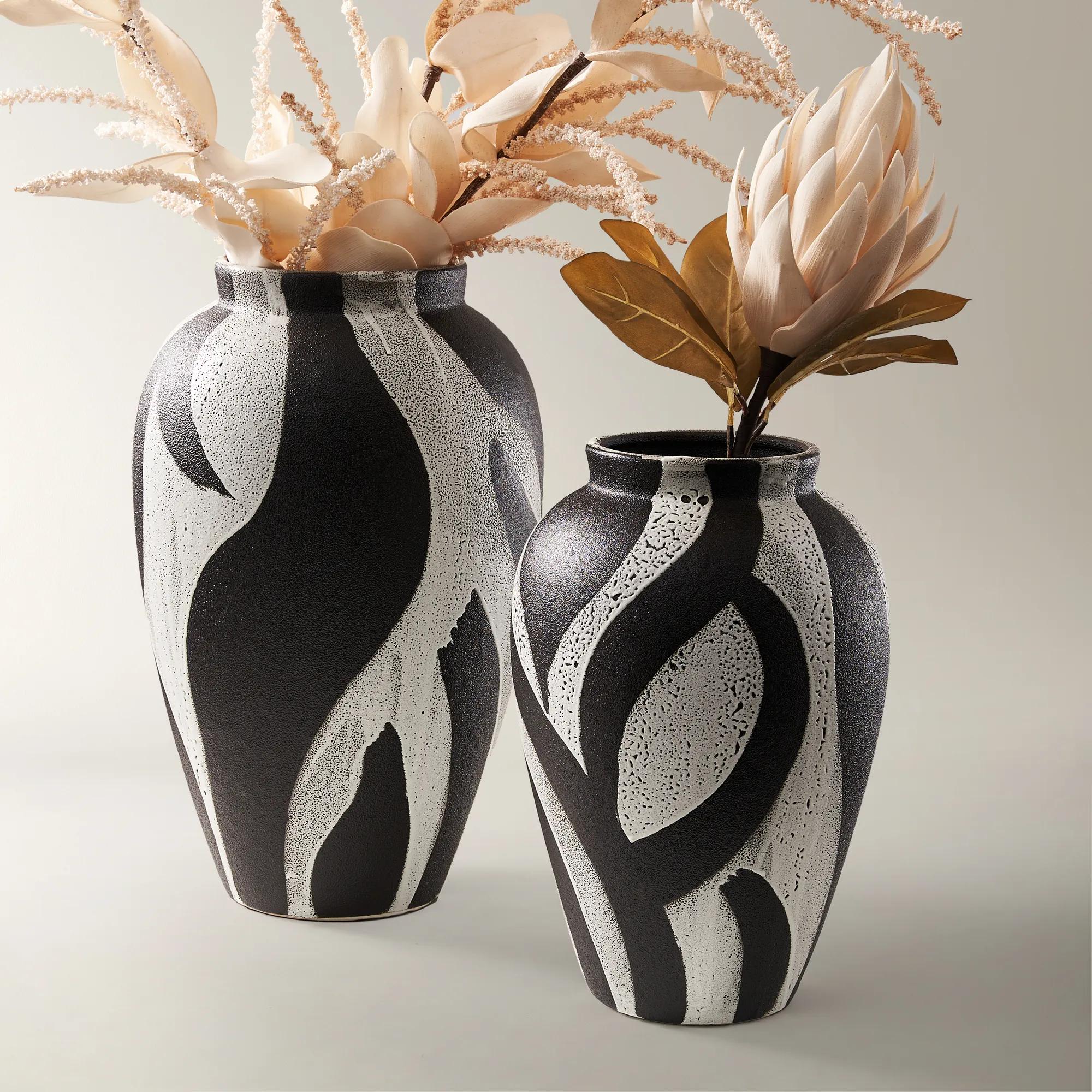 Montae Vase