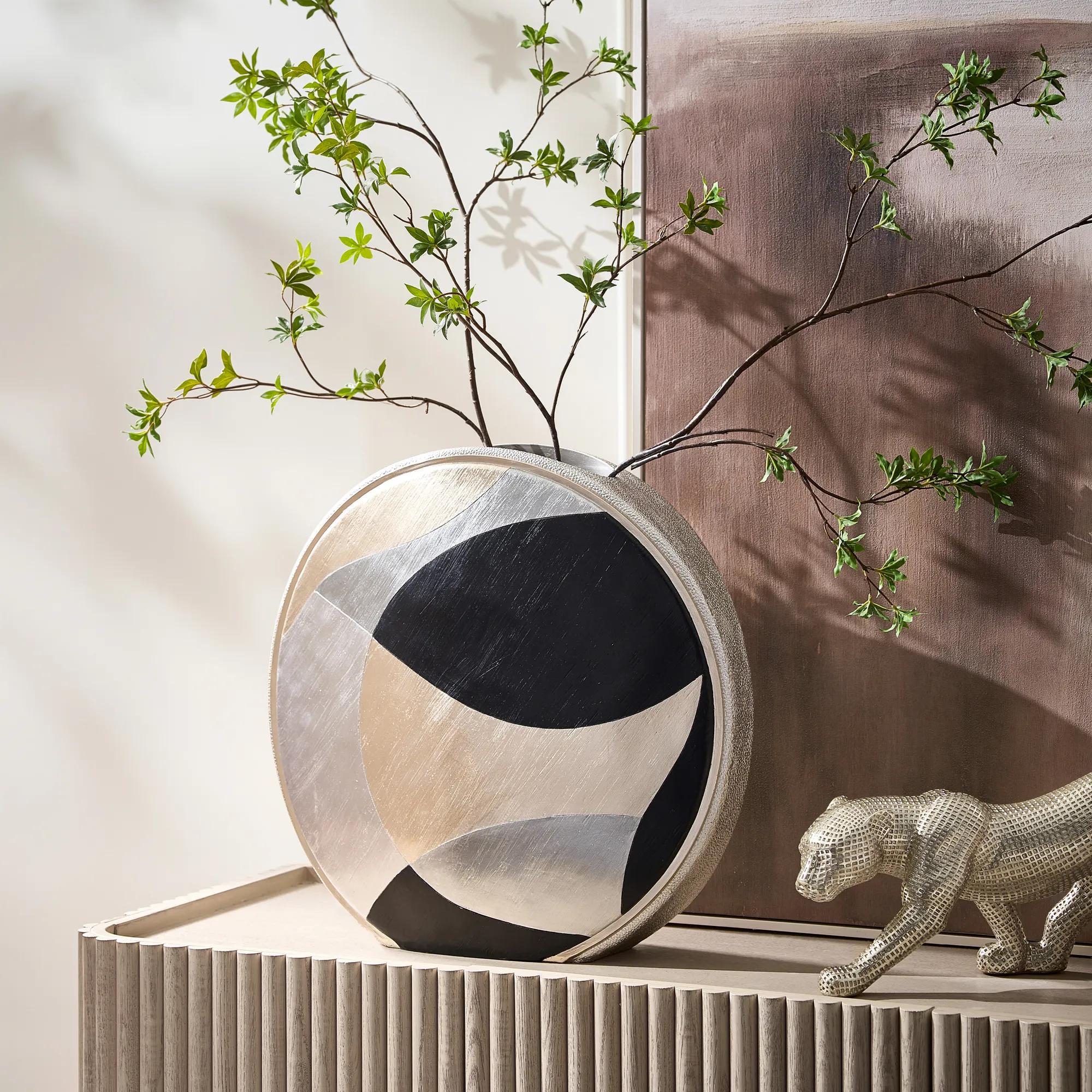 Daria Vase
