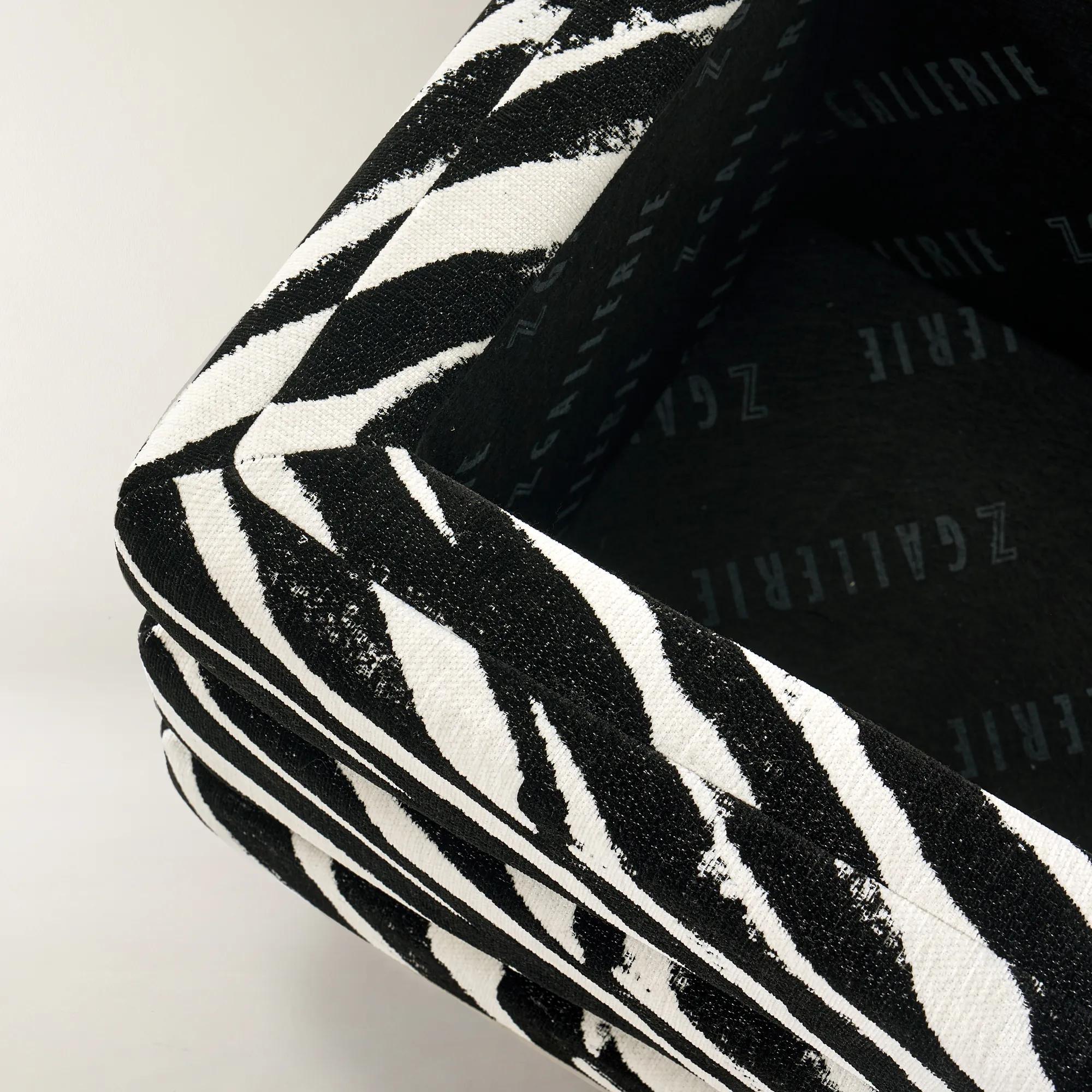 Gable White/Black Performance Chenille Stool