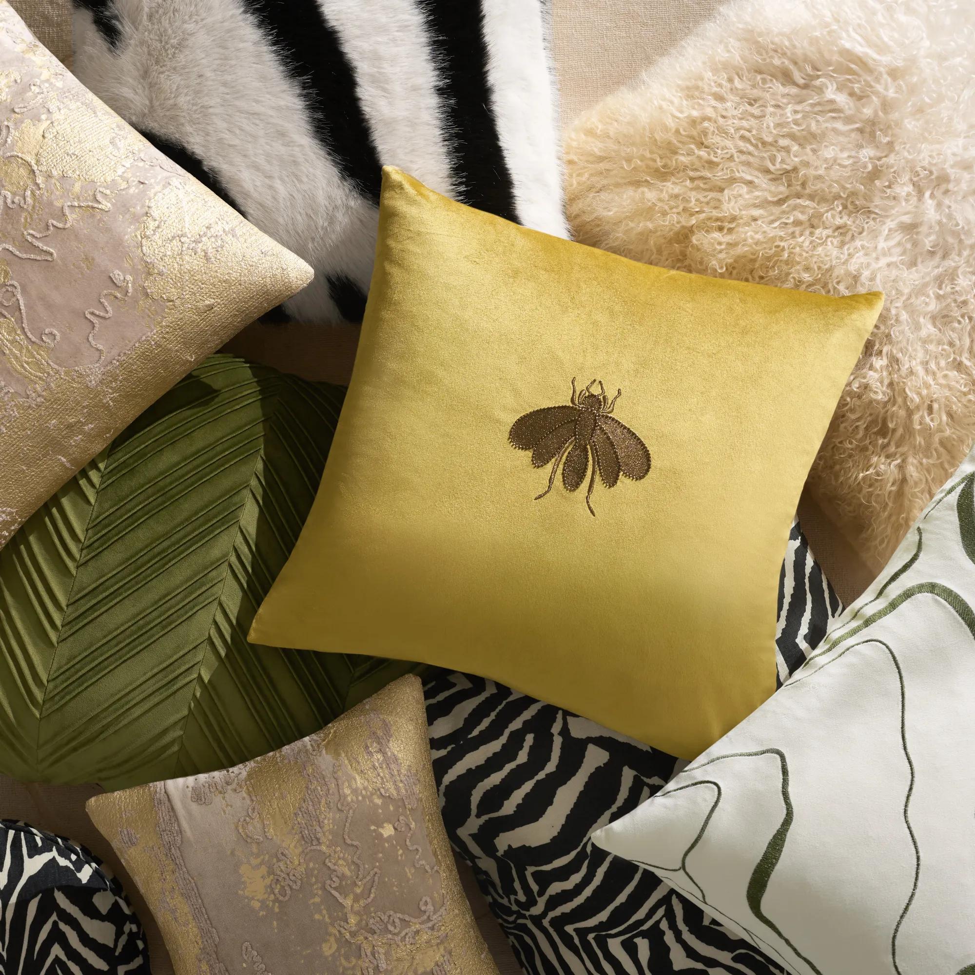 Verano Fur Pillow 22" - Black/White