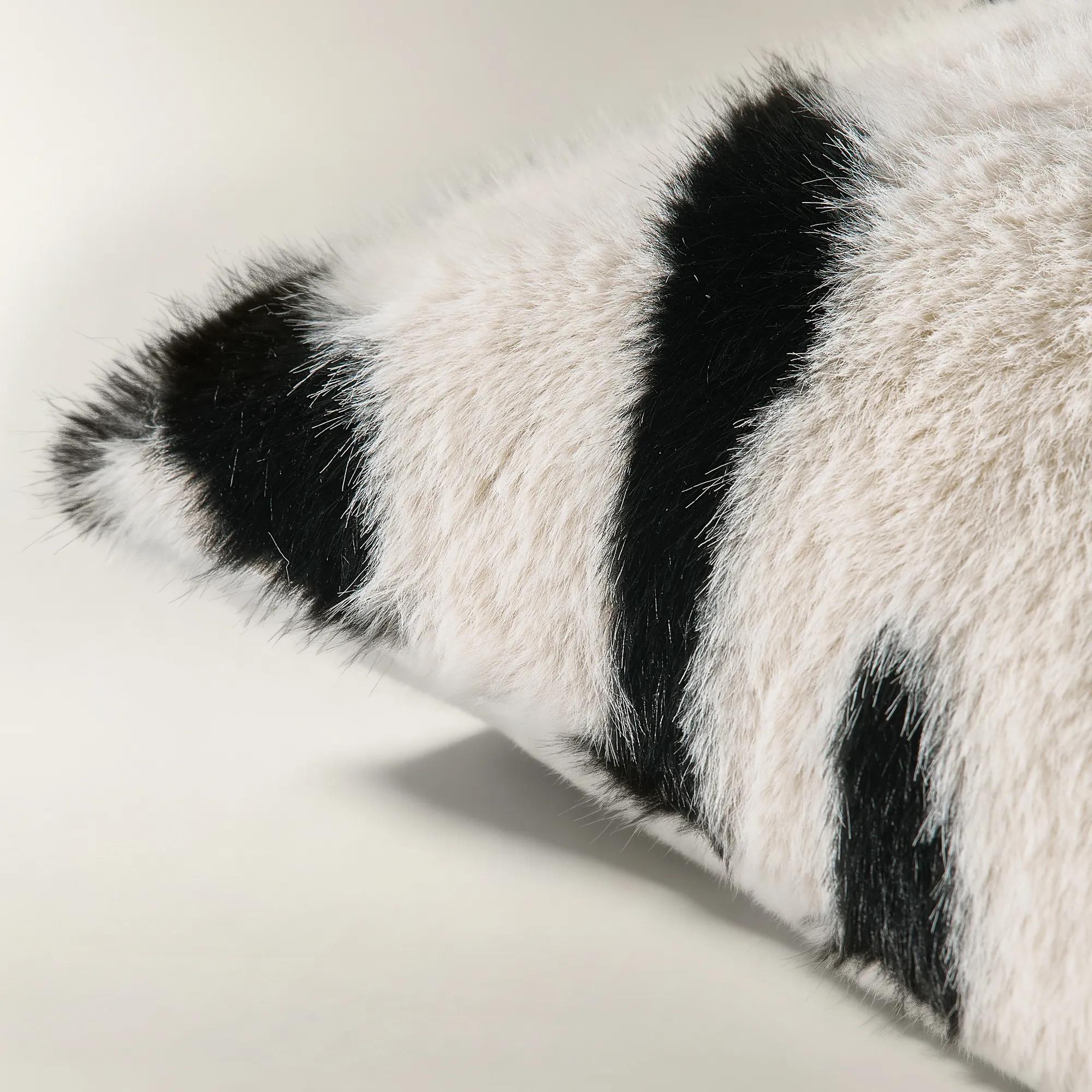 Verano Fur Pillow 22" - Black/White