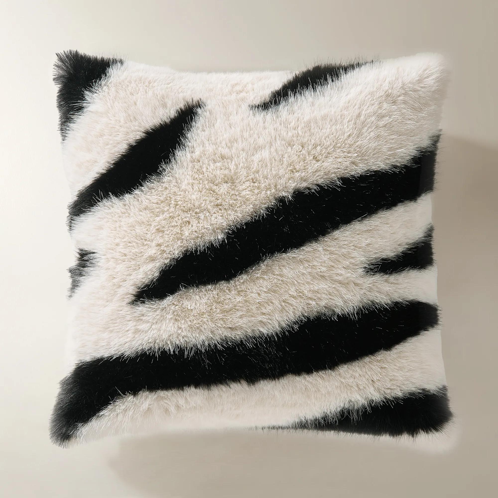 Verano Fur Pillow 22" - Black/White