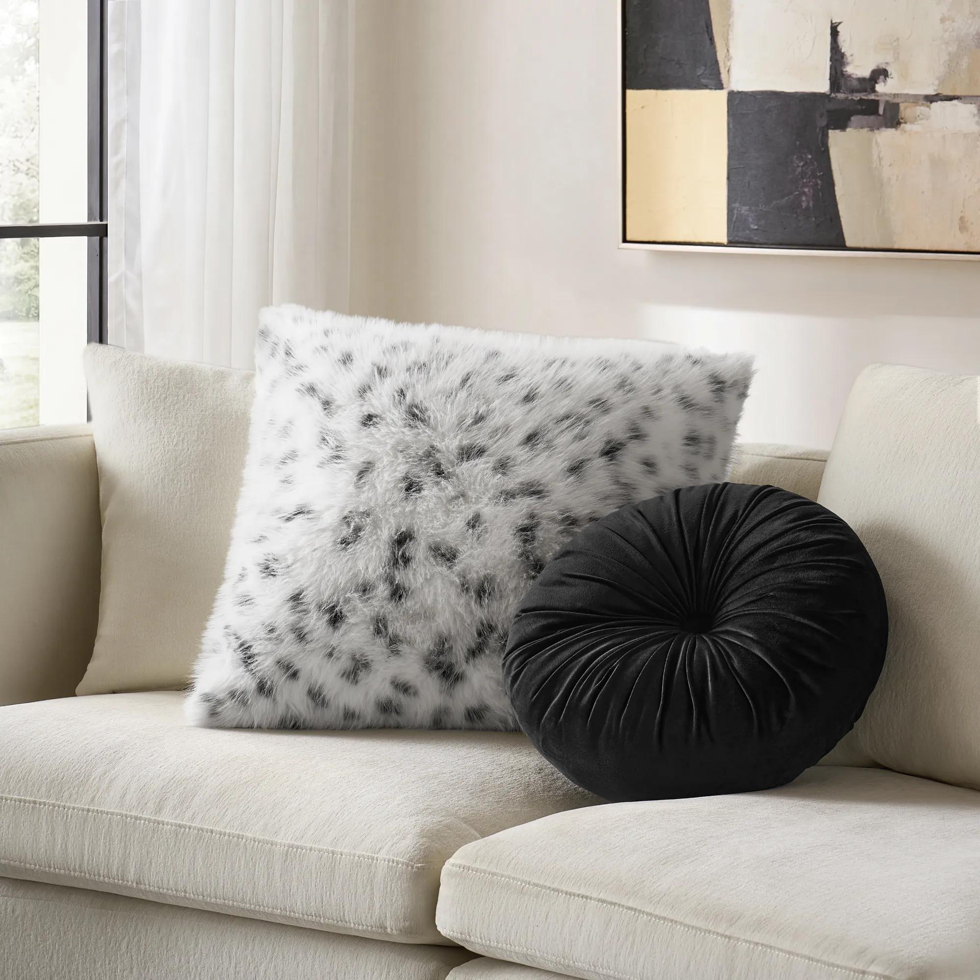 Clea Tufted Round Velvet Pillow 15" - Black