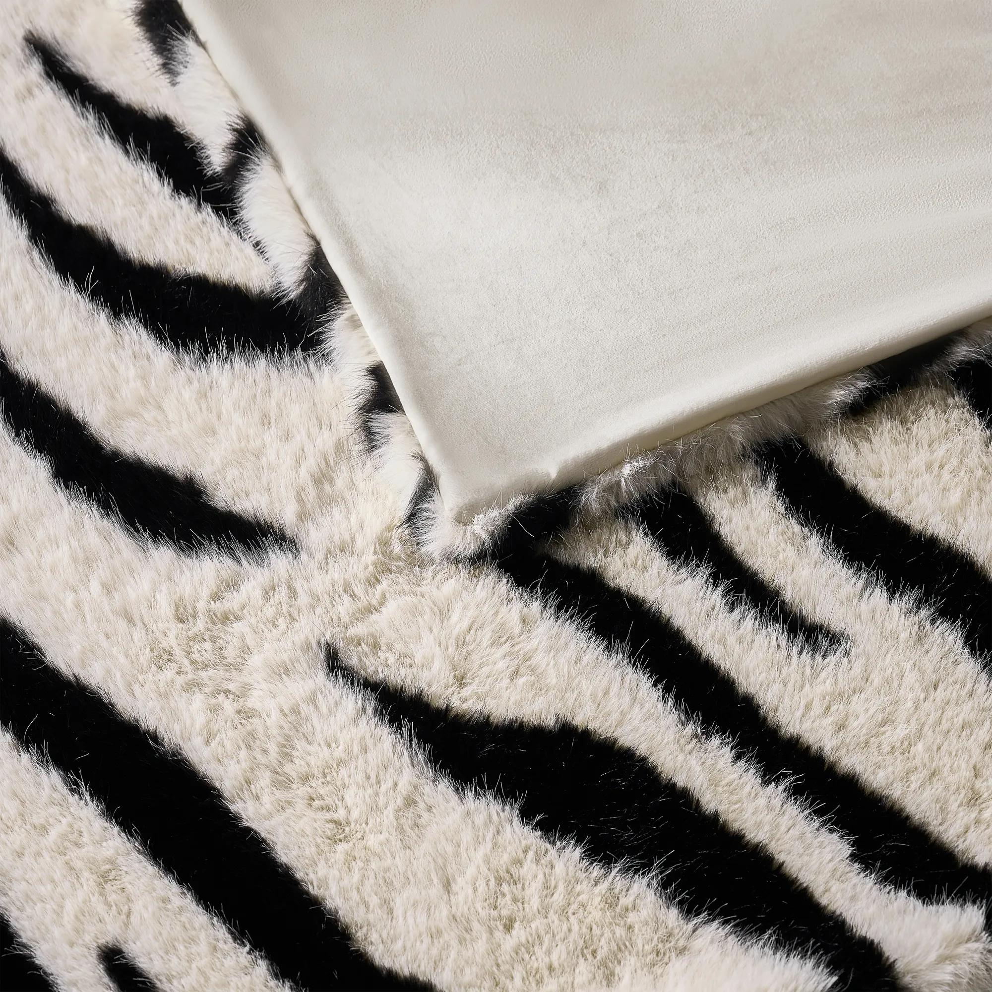 Verano Fur Throw 60" x 50" - Black/White