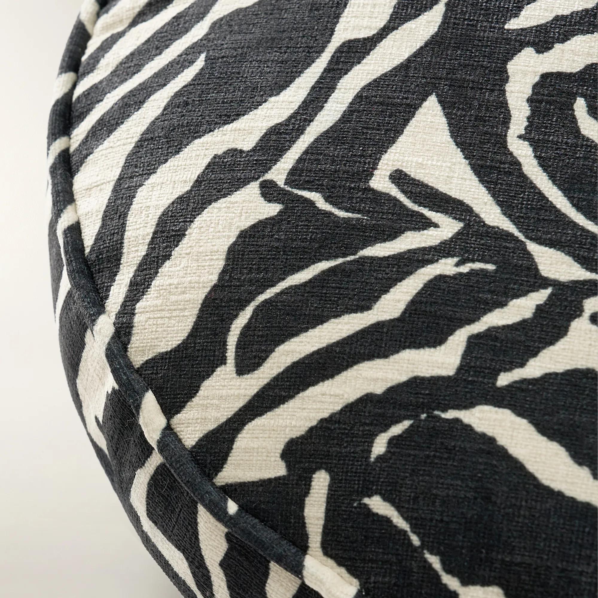 Ebba Abstract Zebra Round Pillow 15" - Black/Ivory