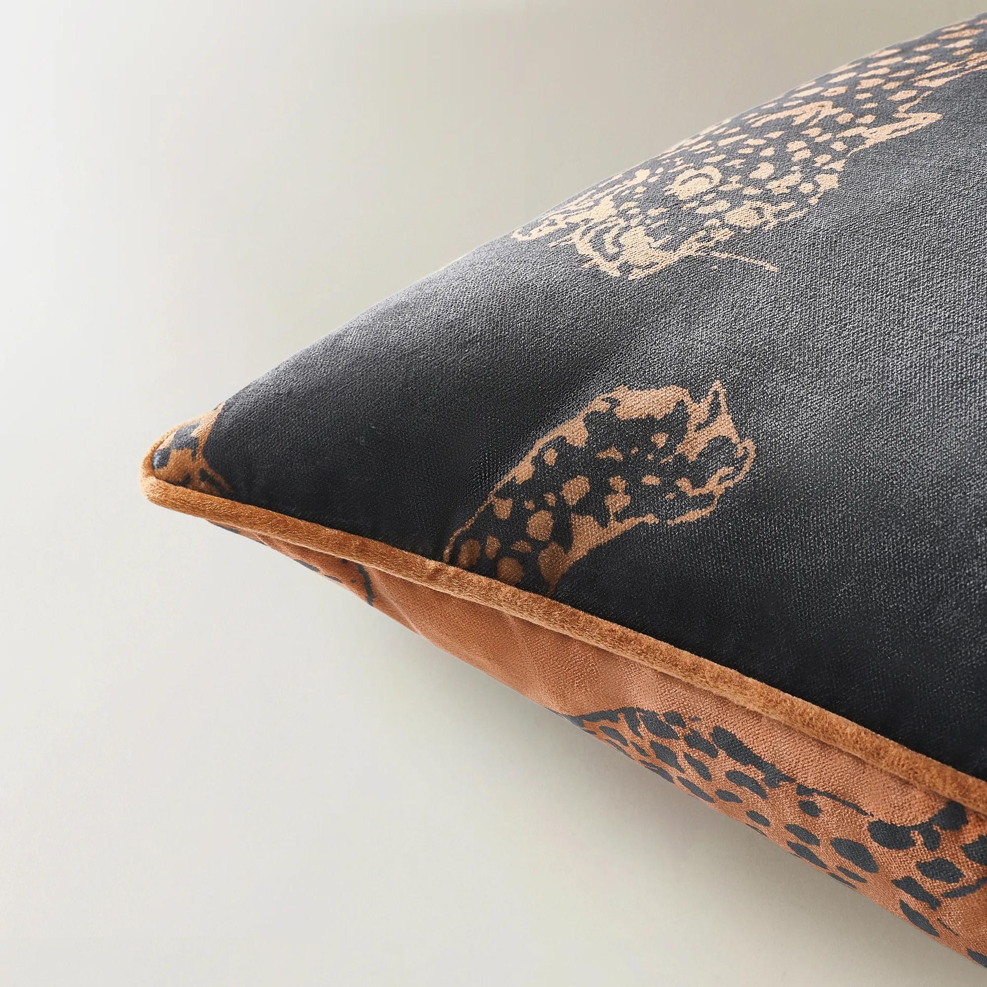 Leopardi Dual Side Pillow 22"- Black/Rust