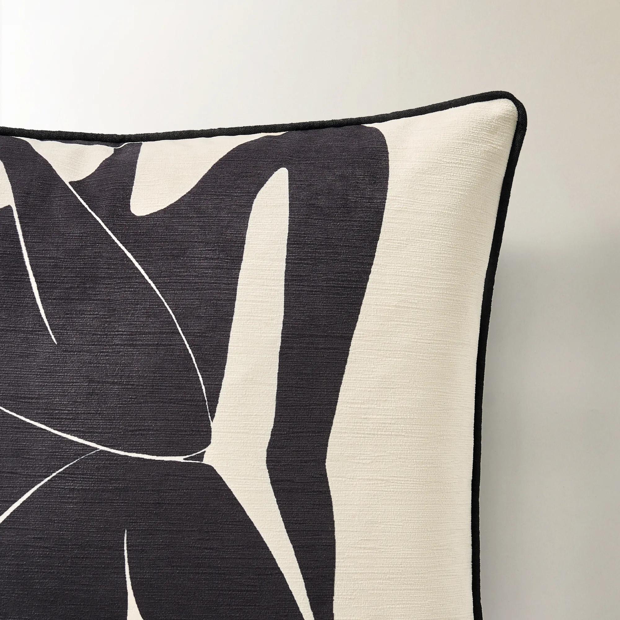Femi Velvet Pillow 20"