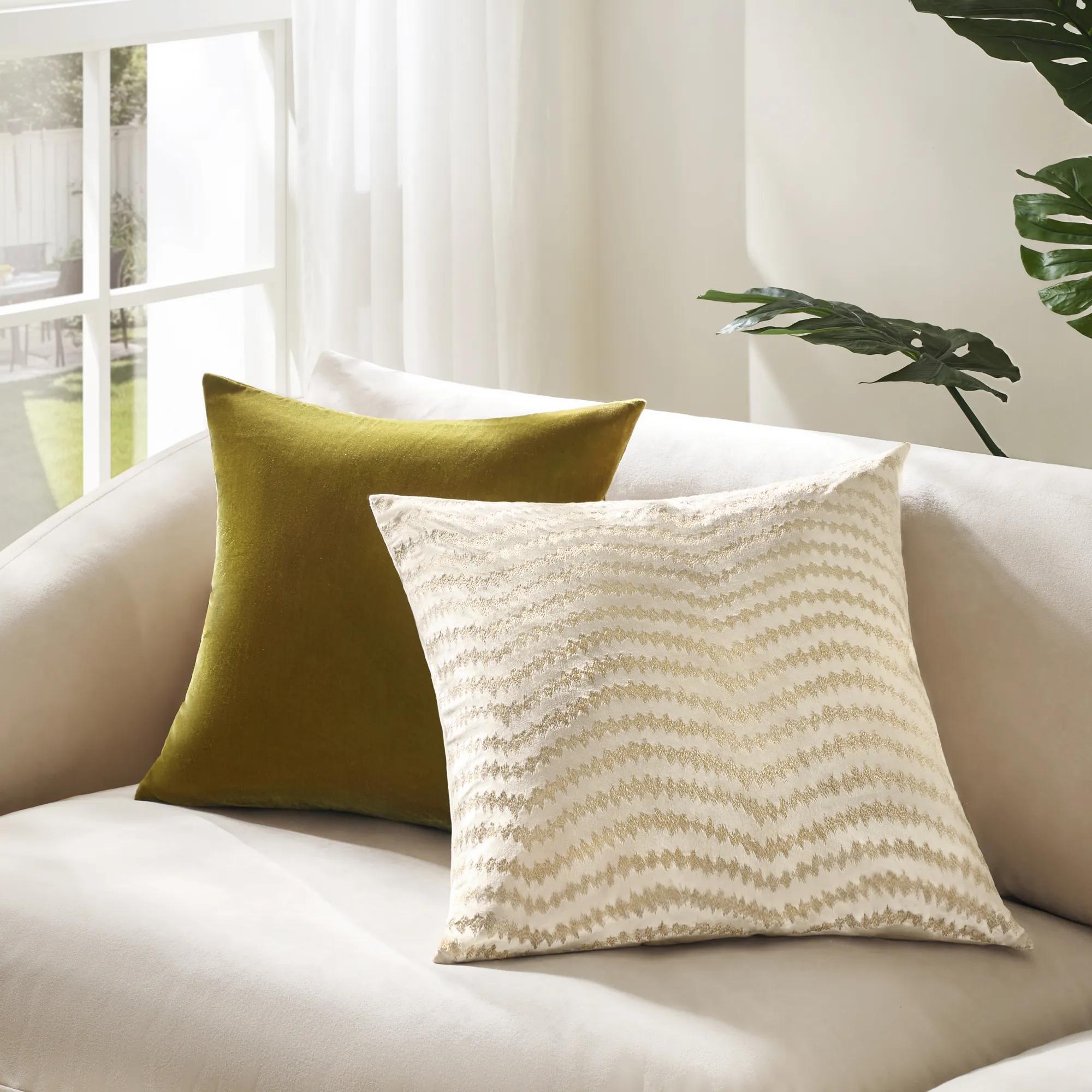Zarin Metallic Zig Zag Velvet Pillow 22" - Cloud/Gold