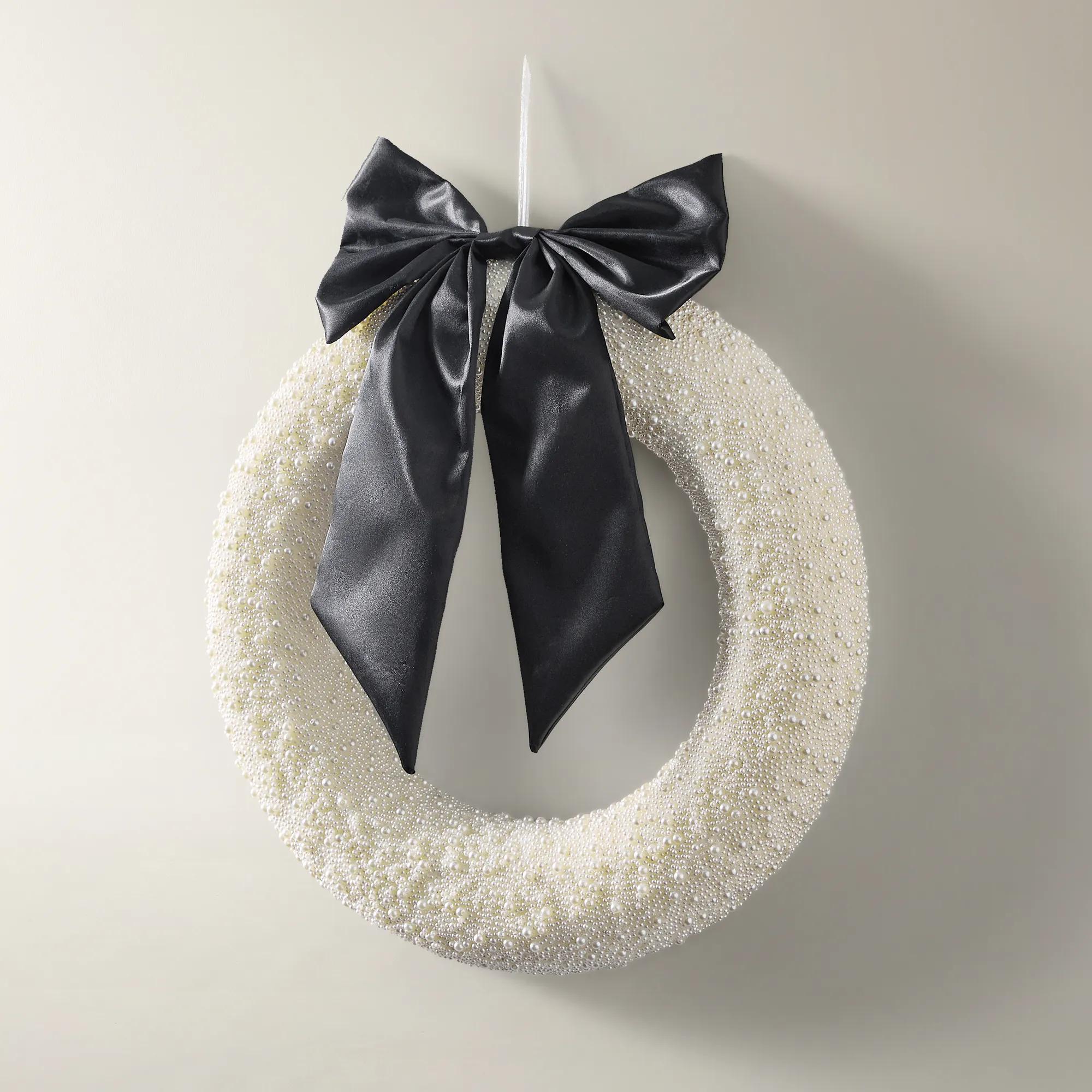 Pearls & Bow Holiday Wreath 20.5"