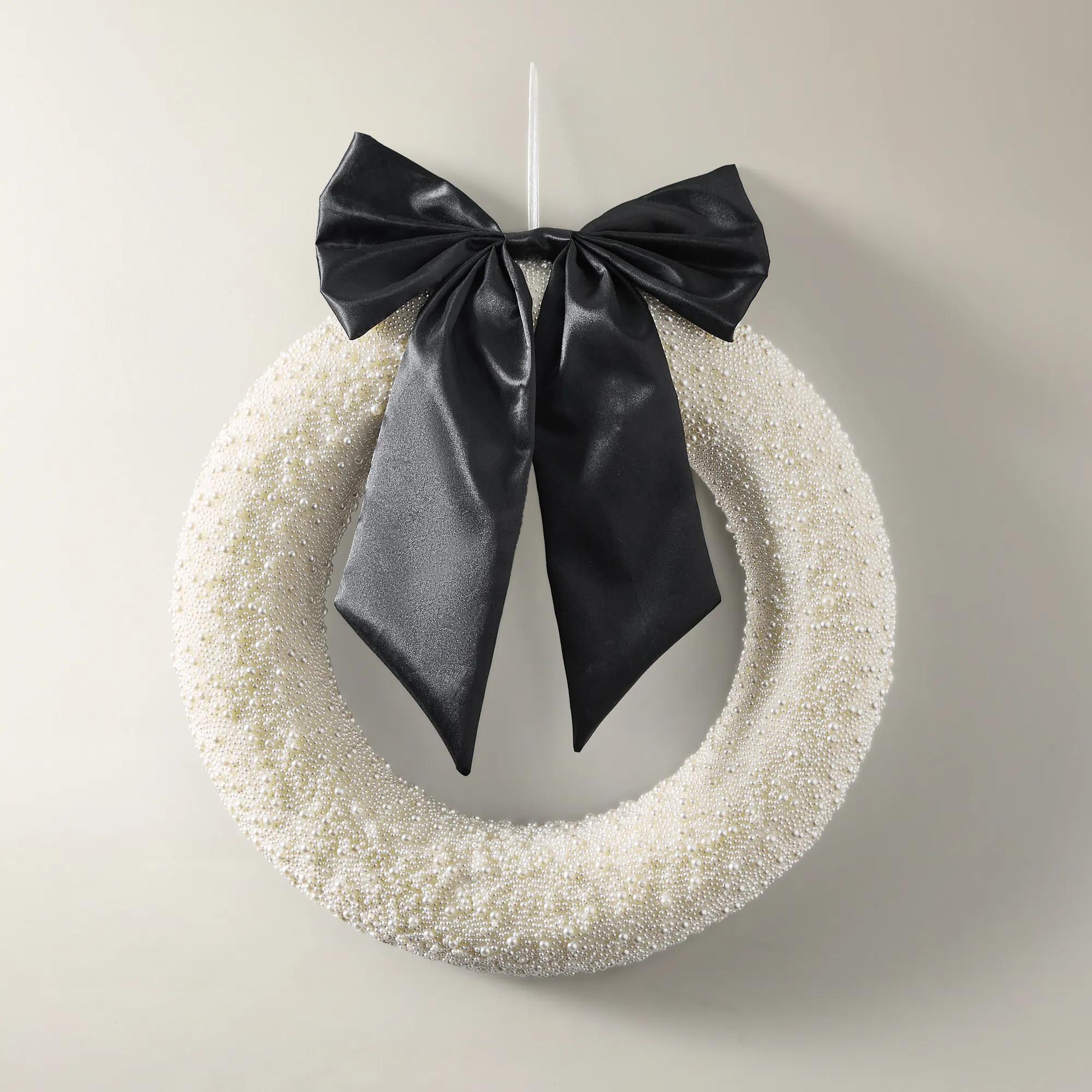 Pearls & Bow Holiday Wreath 20.5"