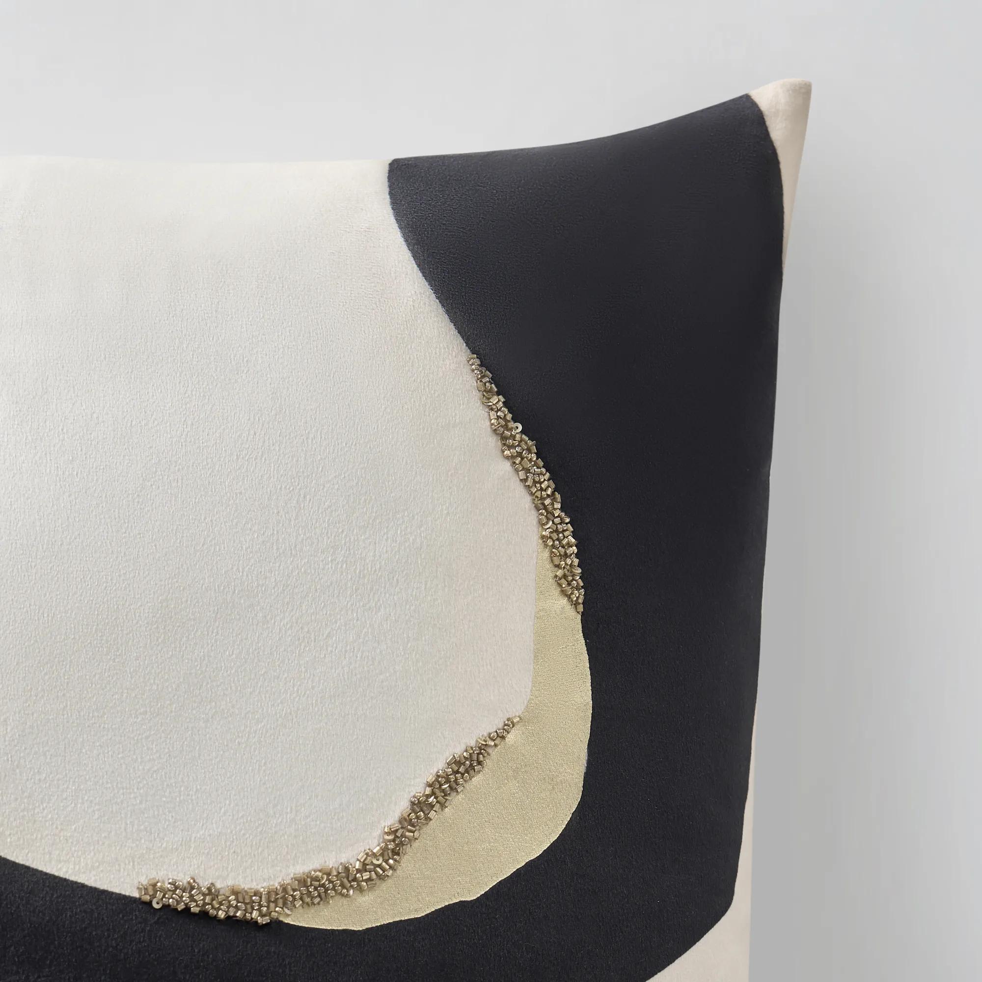 Nova Pillow 20"