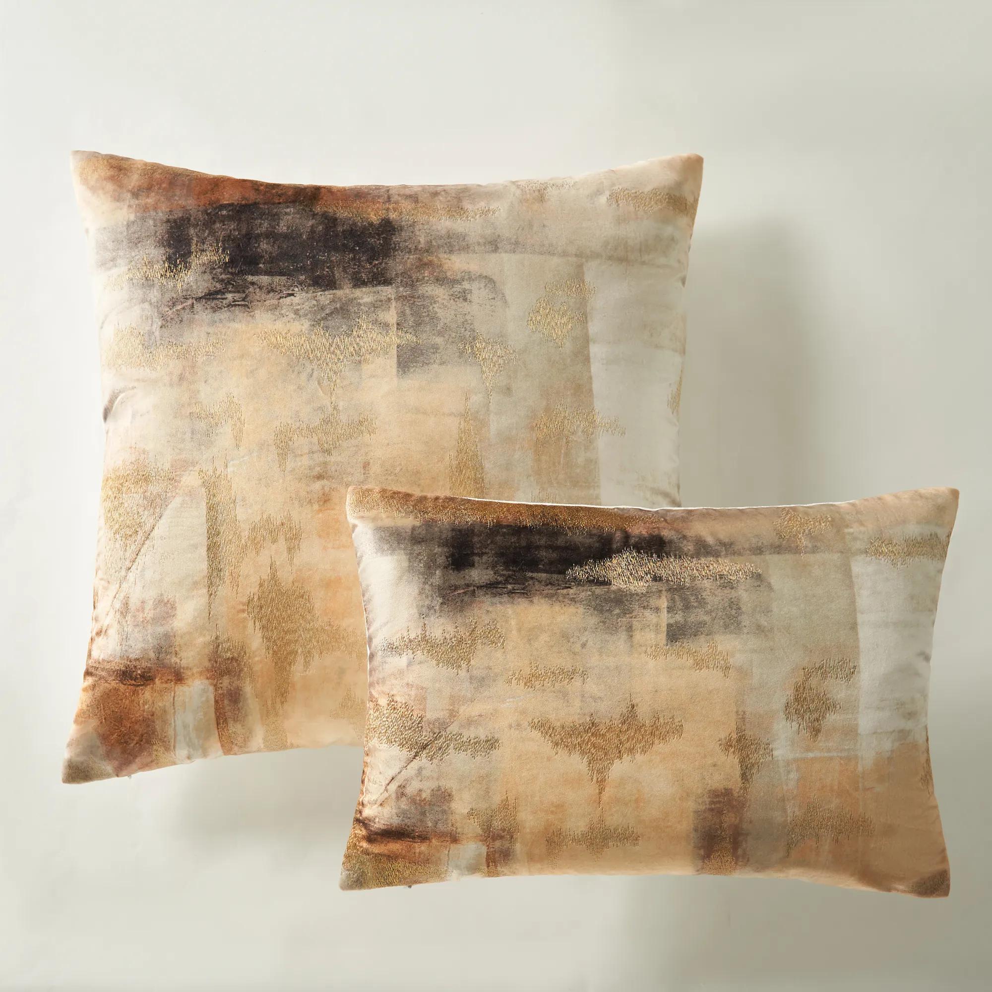Riya Pillow 24"