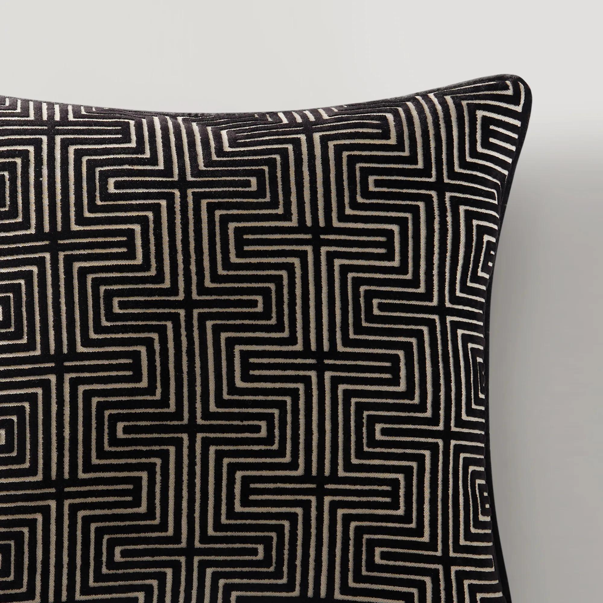 Lenox Pillow 22" - Black