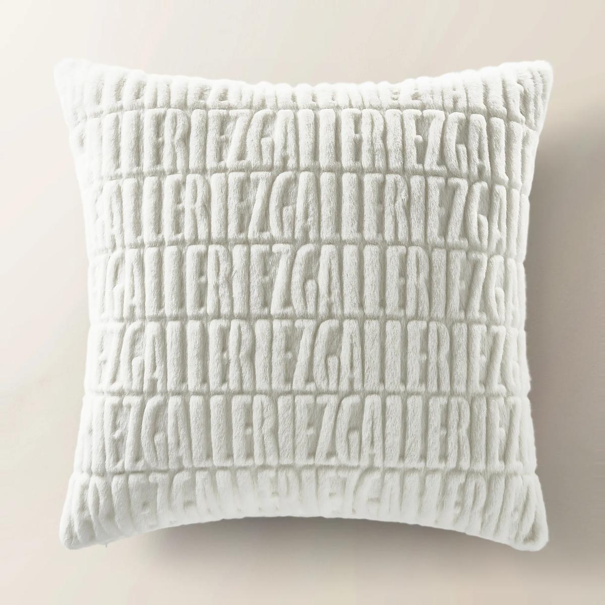 Z Carved Faux Fur Pillow 22“- Ivory