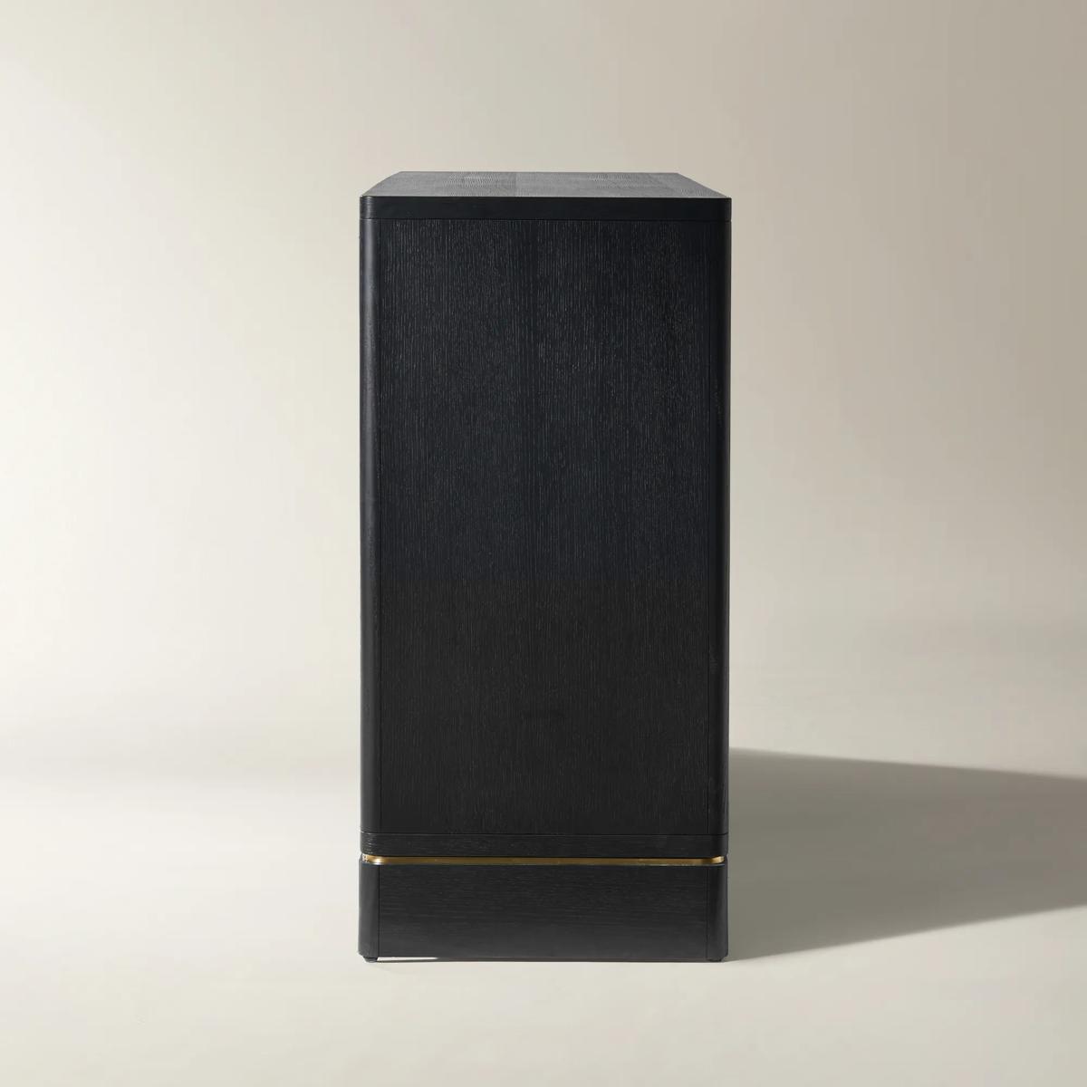 Vanta Wide Dresser