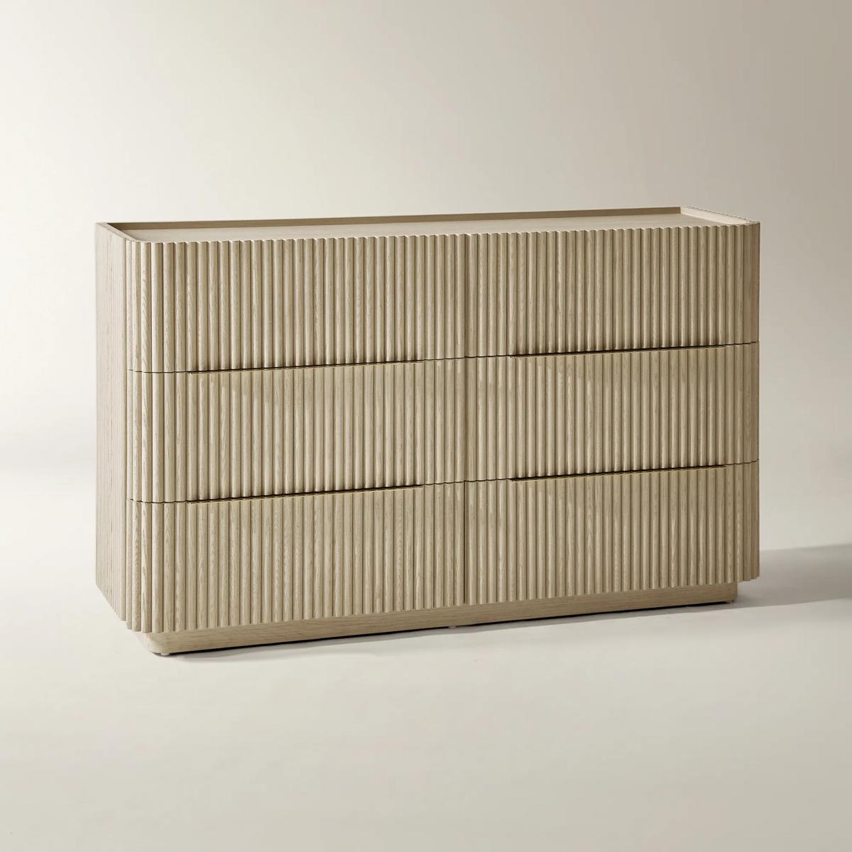Stria Dresser