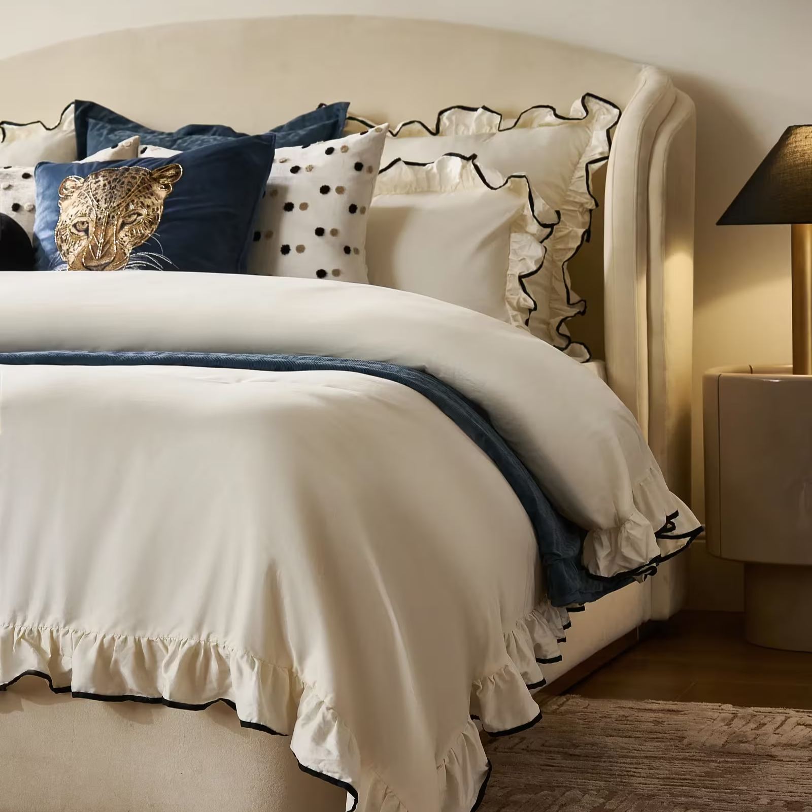 Glimmer Cloud Velvet Upholstered Platform Bed