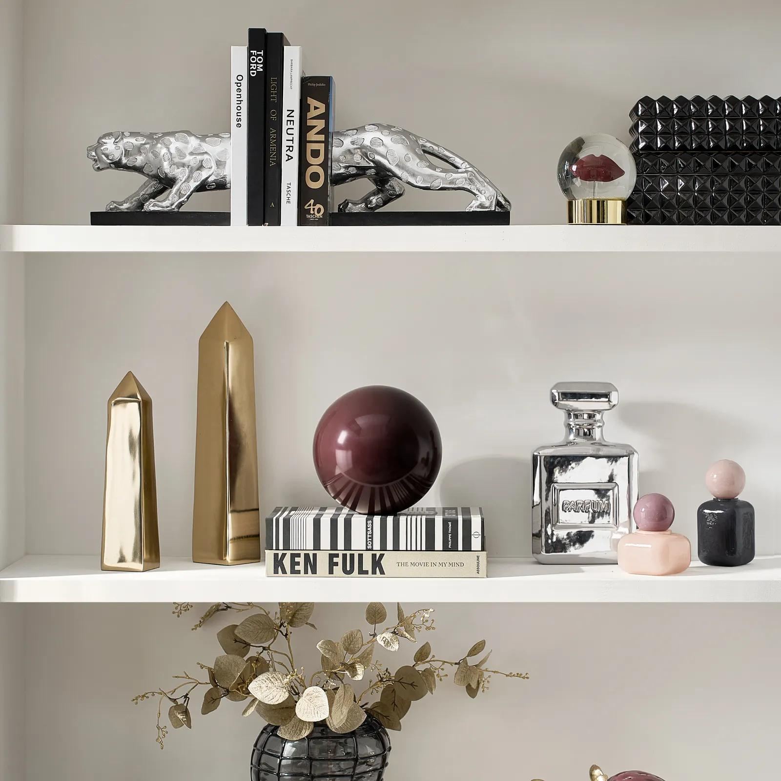 Pose Bookends