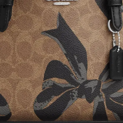 Mollie Tote Bag 25 In Signature Canvas With Bow Print