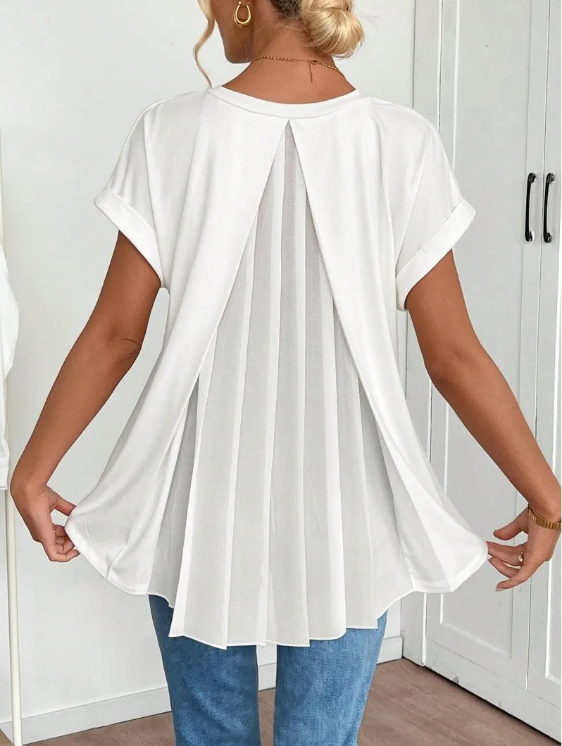 The Perfect Tee for Women Who Want Effortless Style and a Flattering Silhouette