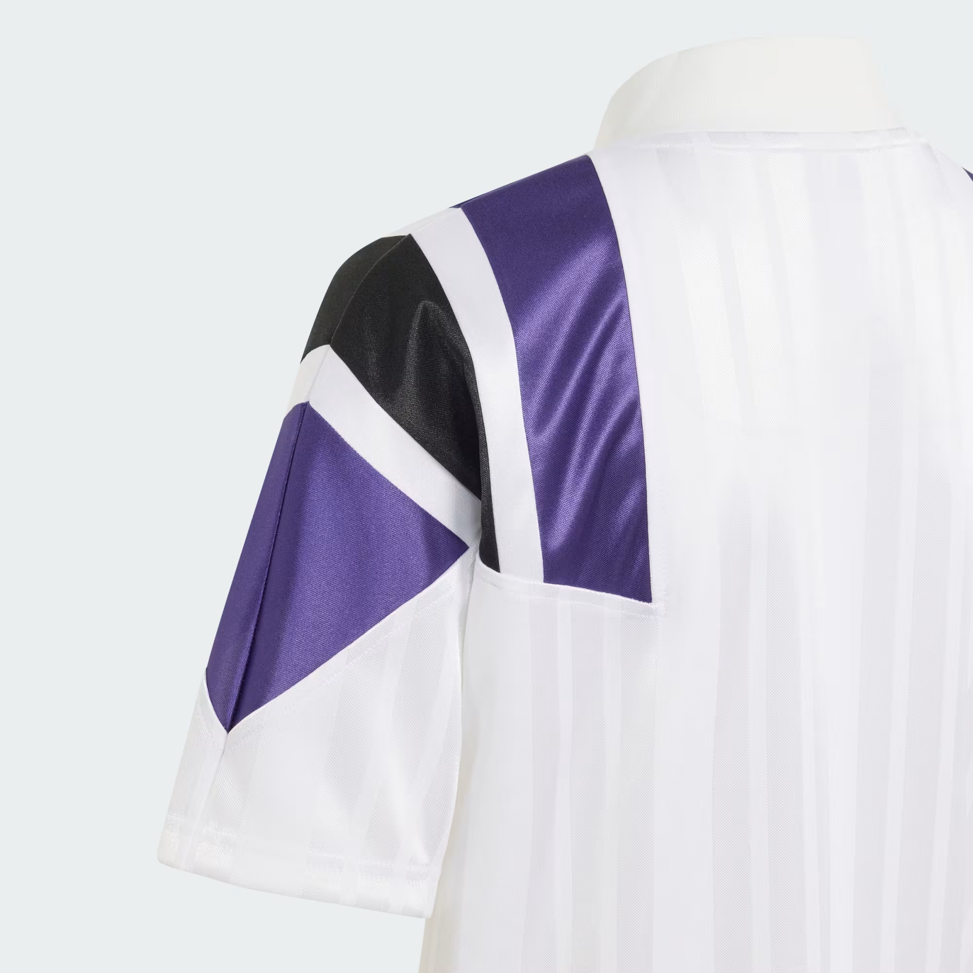Real Madrid EQT Jersey | Women - Matchday Gear Image 5