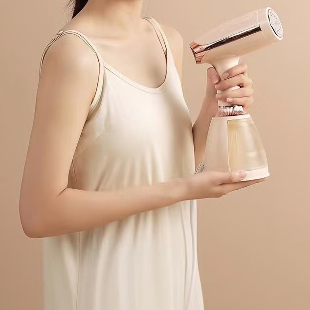 Vapren VR3 – Powerful pressurised steam that smooths stubborn wrinkles in just 15 seconds, refreshes every fabric, and goes wherever you go.