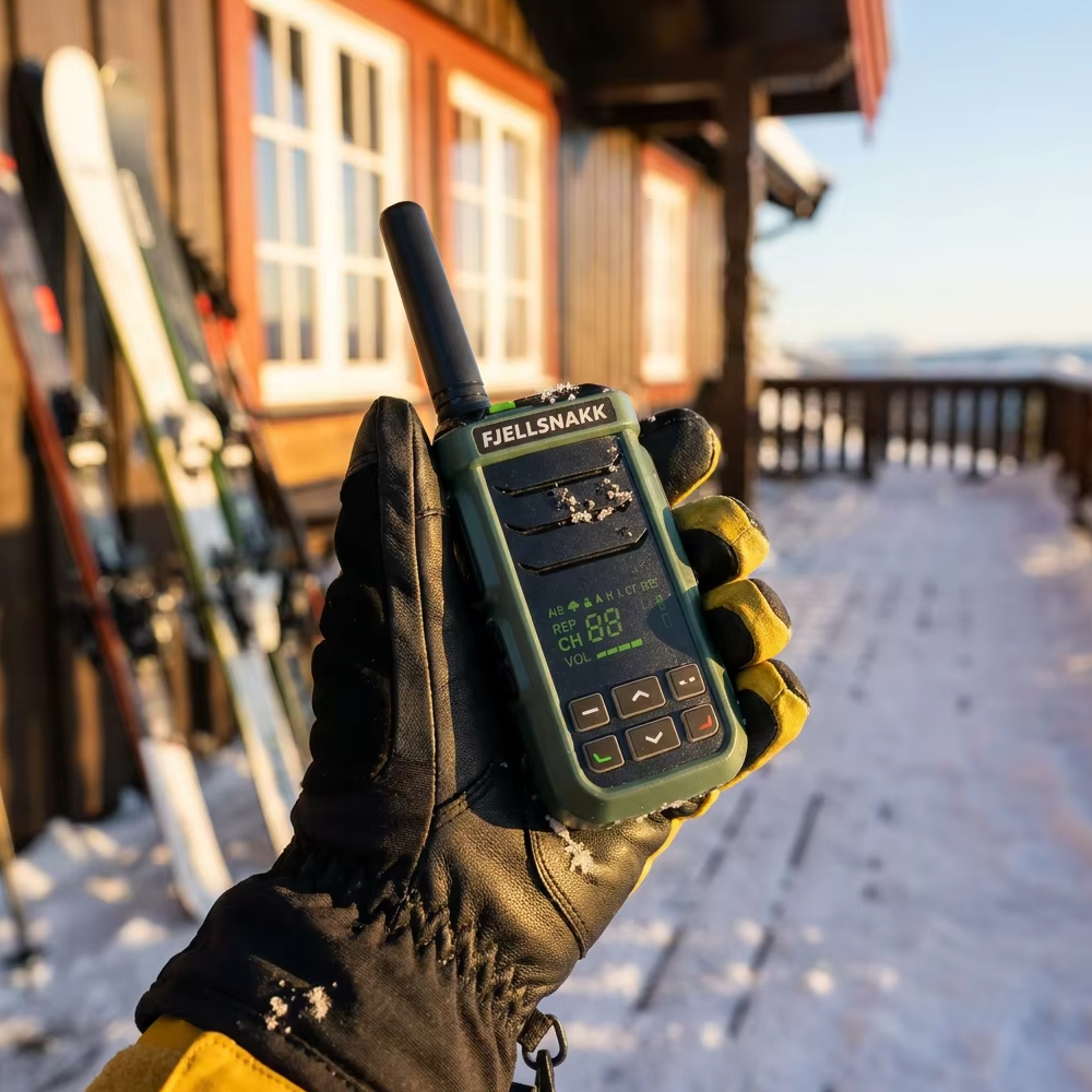 PEAKCRAG P21 Floating Walkie Talkie – IP68 Waterproof, Works in Hot & Cold, 22 Preset Channels